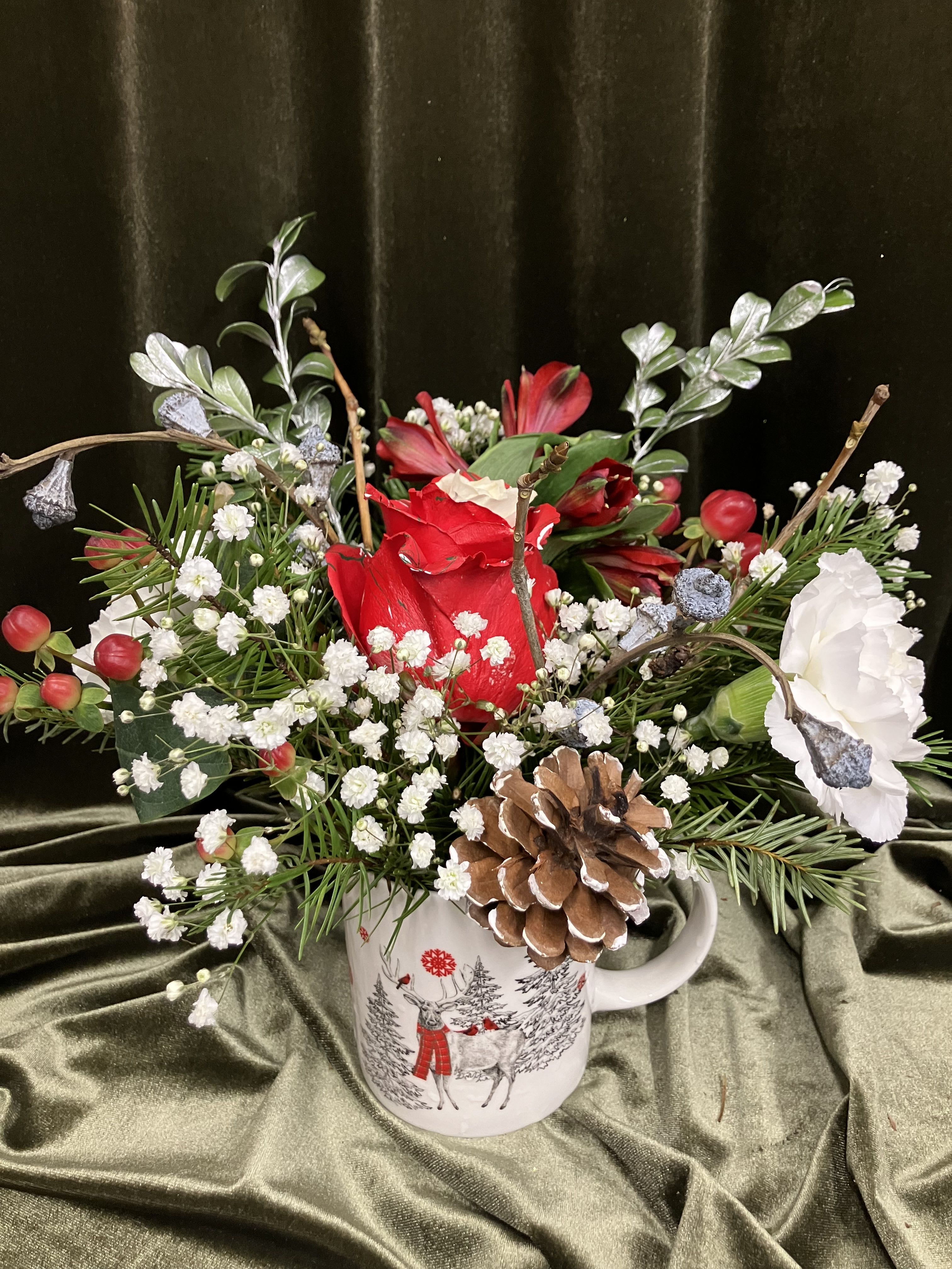 Mug Of the Month - Pretty flowers in ceramic mug perfect for the winter season! 