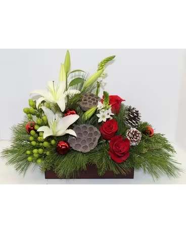 Northwest Berries  Centerpes - impressive holiday centerpieces with Christmas greenery and flowers - roses, hydrangeas, tulips, berries and more .