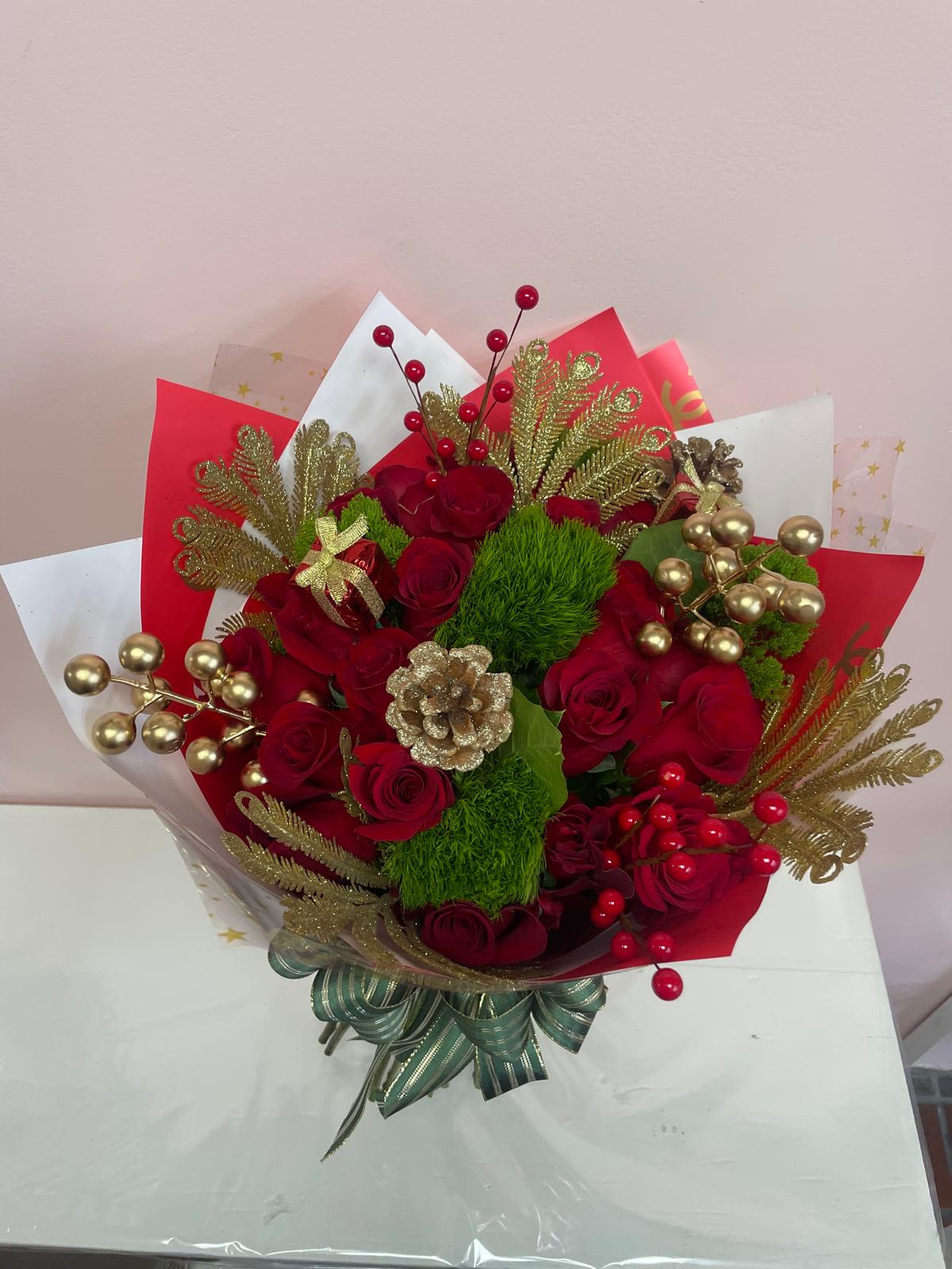 Christmas gift in a bouquet - Christmas bouquet of 25 roses and Christmas decorations.