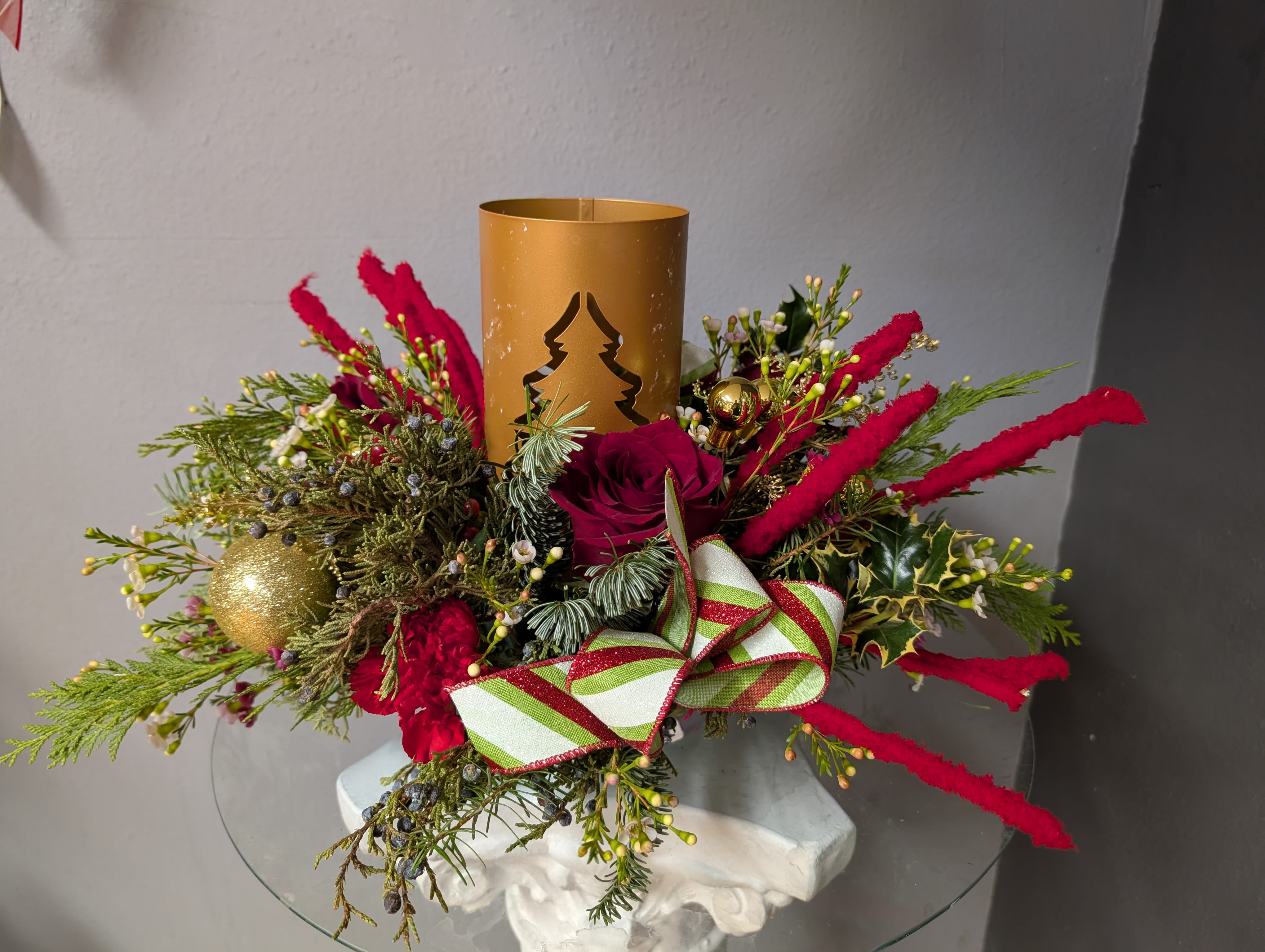 #406 centerpiece  - Beautiful holiday centerpiece perfect for a table of four.