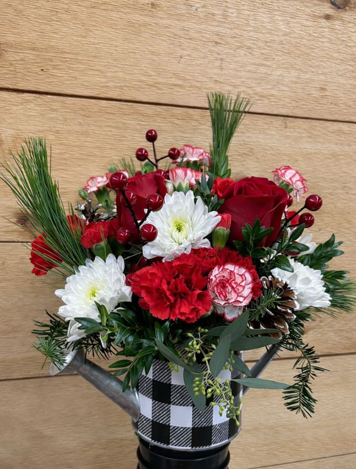Christmas watering can - Red and white mixed flowers