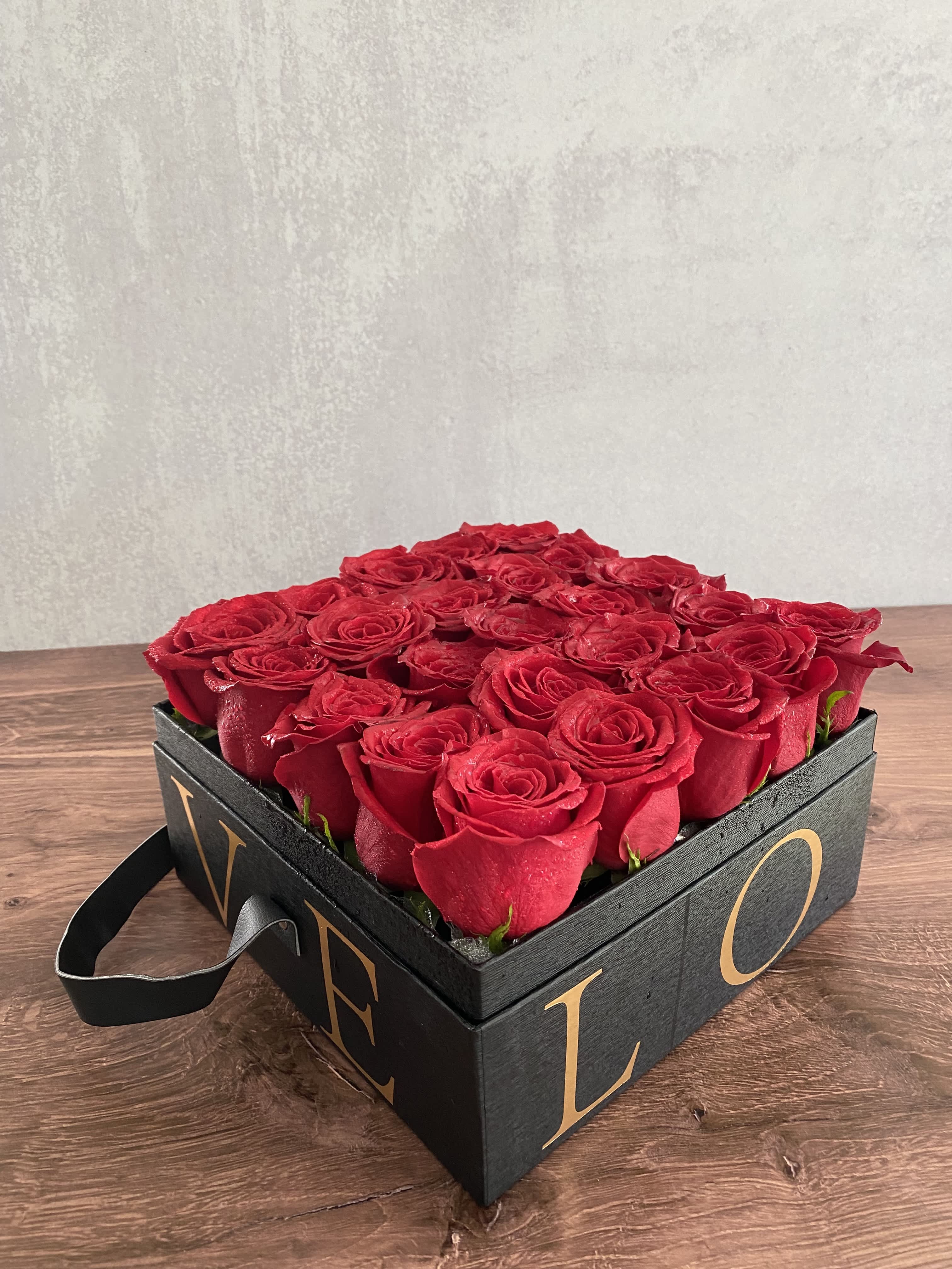 Popular Hand Carry love Box 16 Red Roses On Sale - Hand Carry love Box 16 Red Roses