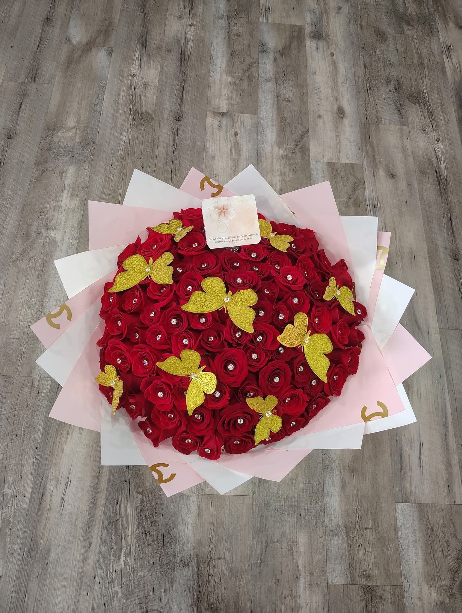 100 ROSAS ROJAS DIAMANTE Y MARIPOSA  - 100 BEAUTIFUL RED ROUSES DIAMONDS A PINK PAPER BUTTERFLY