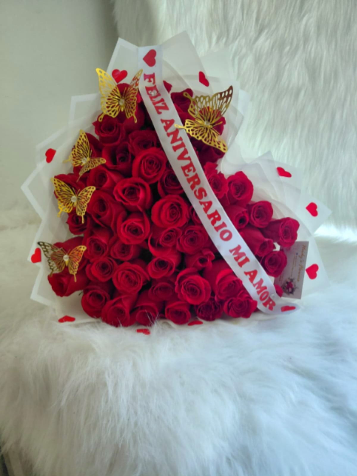 Red heart - Heart made of red roses, white paper and red hearts, and butterflies white paper, and  a beautiful bouquet to make your girl fall in love