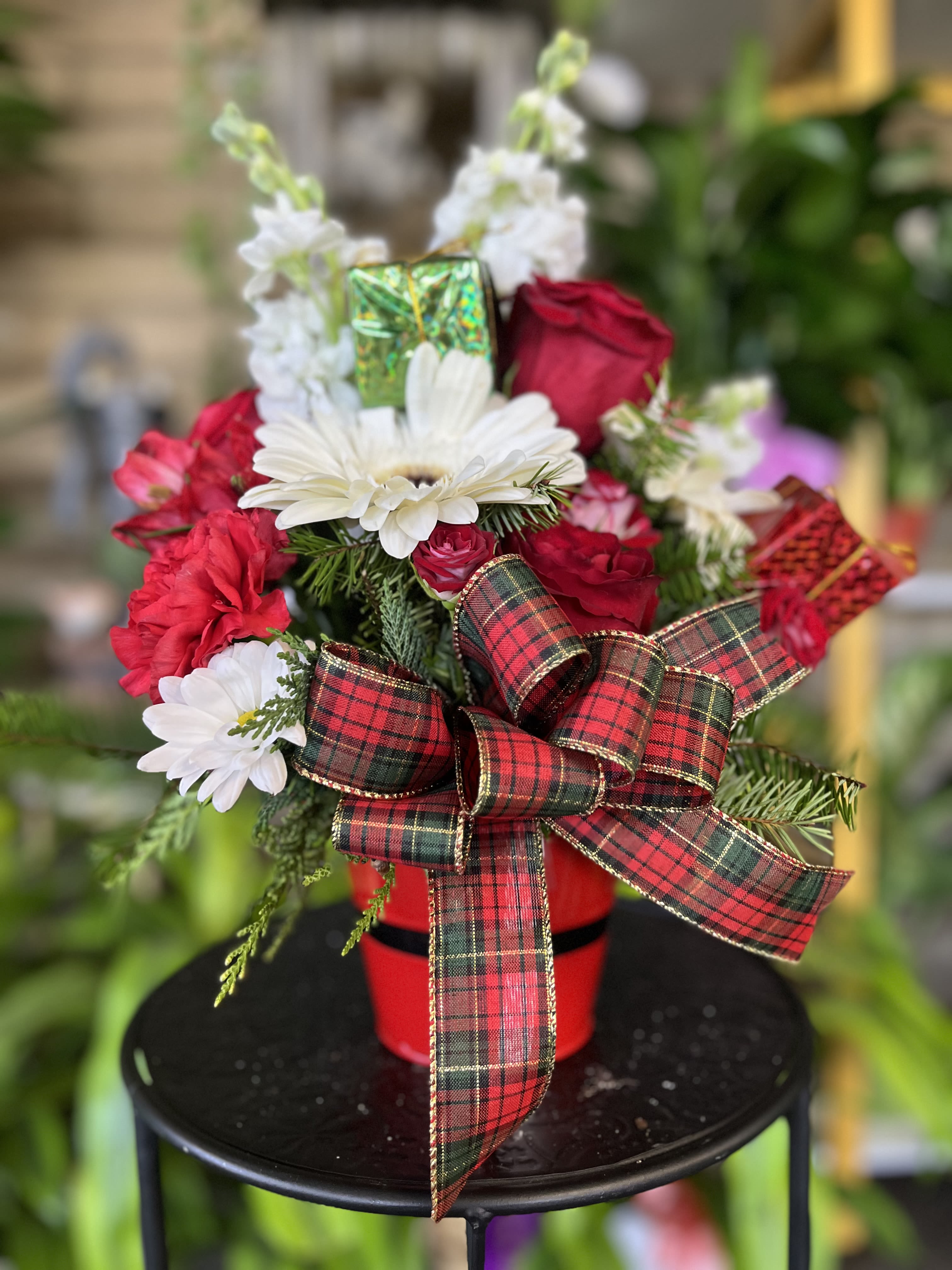 Happy Xmas - fresh flowers in vase 