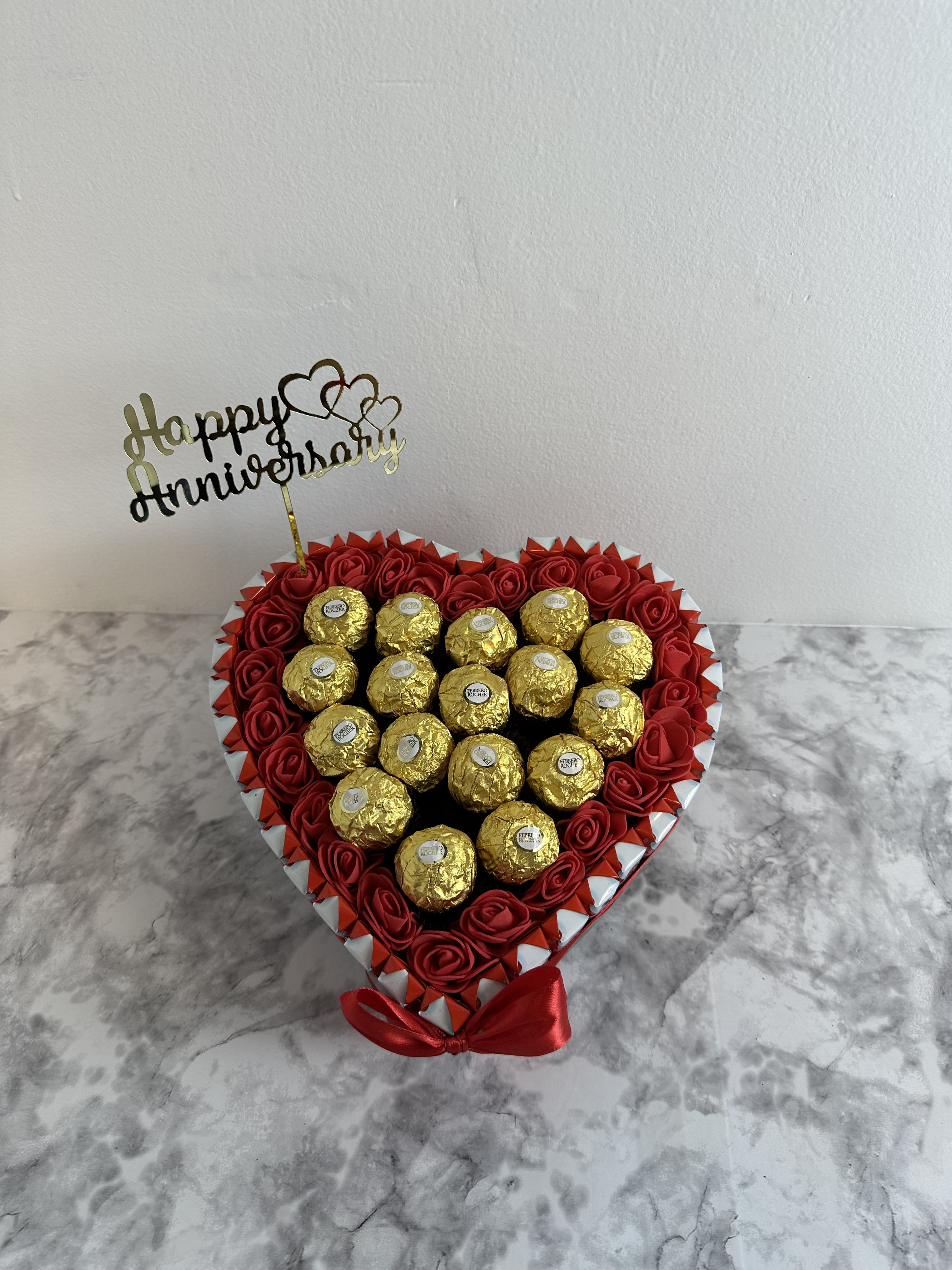 Heart of chocolates and roses - Heart-shaped box of chocolates with Ferrero Rocher and Kinder Bueno, decorated with mini red roses