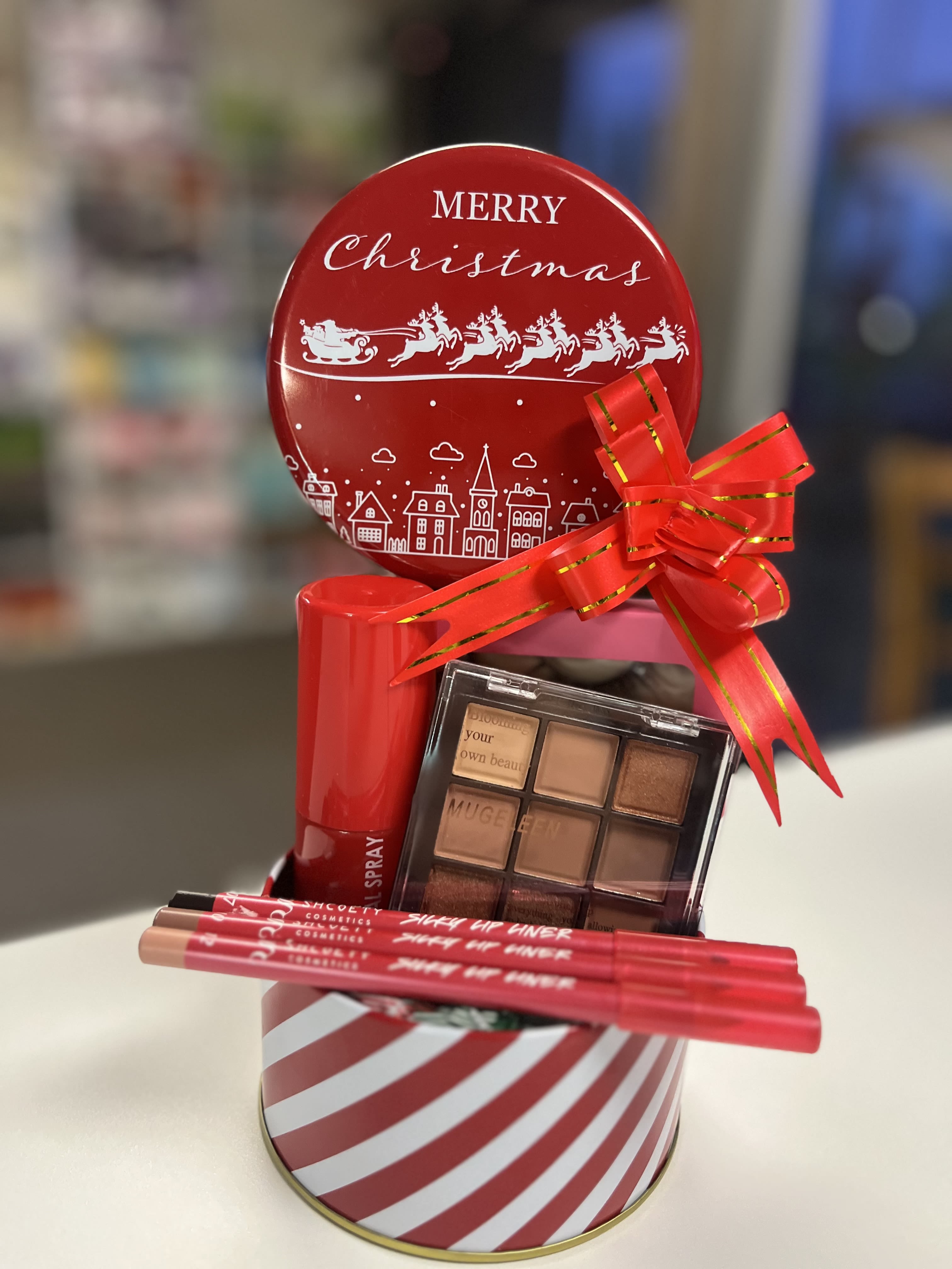 Merry Christmas Beauty  - Three lip liners , eye lashes , face mist , and eye shadow kit 