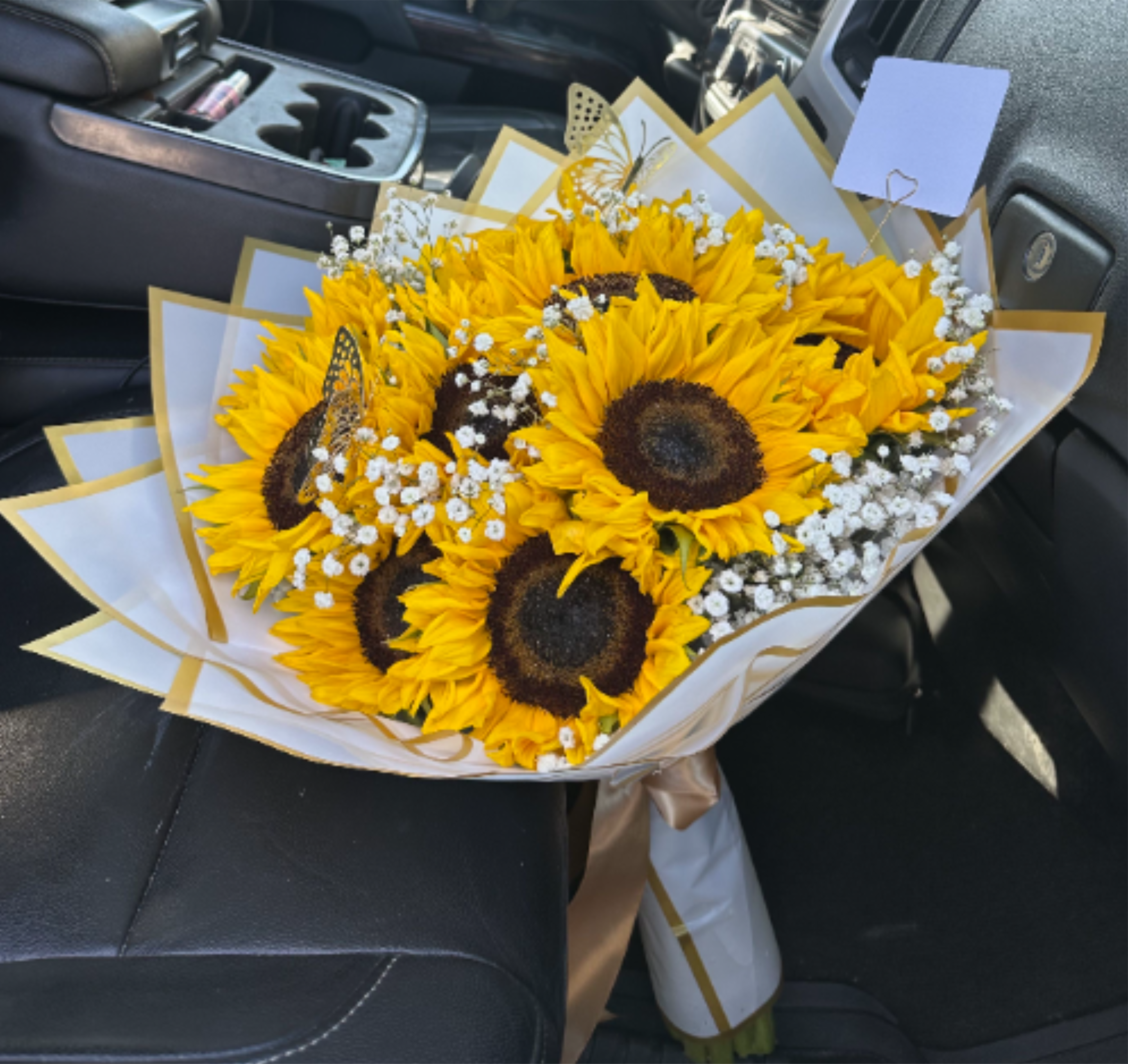 Luxury bouquet of 12 natural sunflowers. - luxury bouquet of 12 natural sunflowers