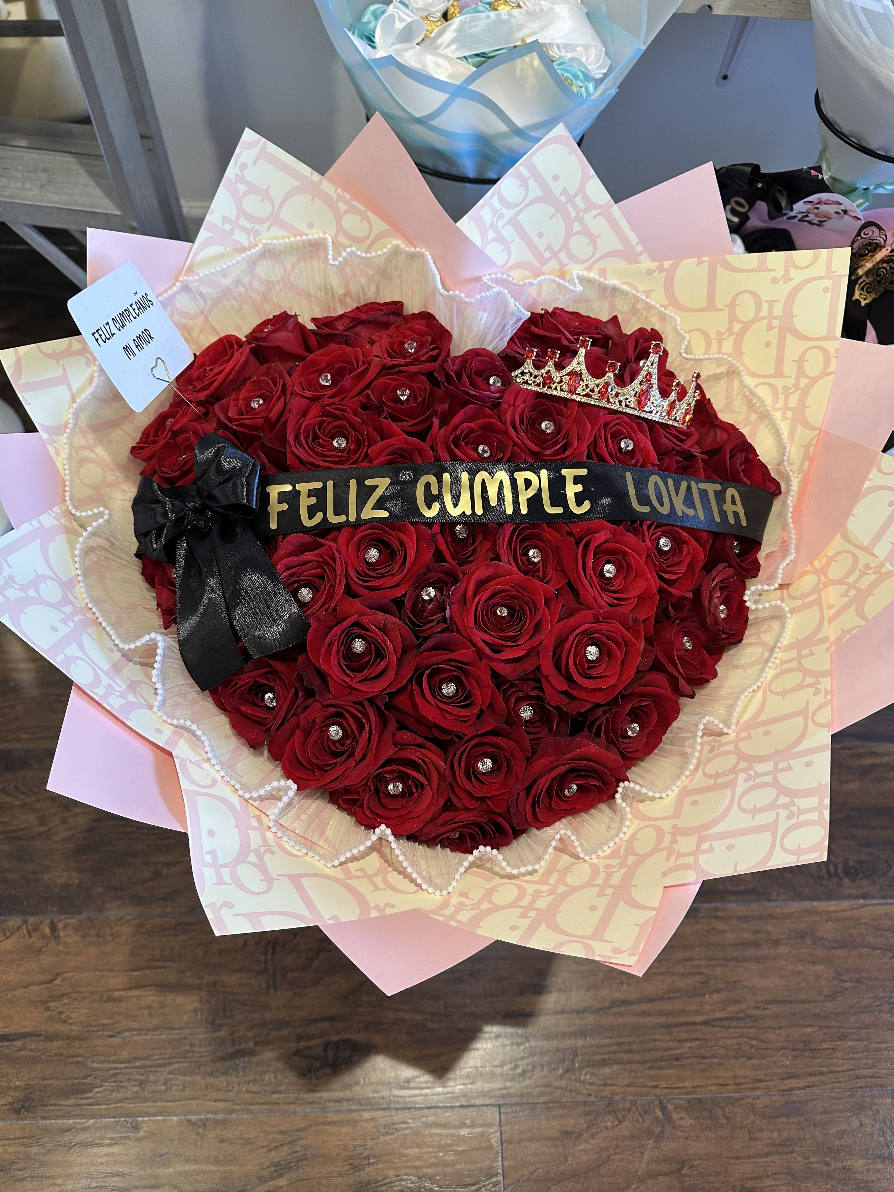 bouquet of 50 red roses - Bouquet of 50 red roses with luxury wrapping paper, a princess crown, and a personalized ribbon.