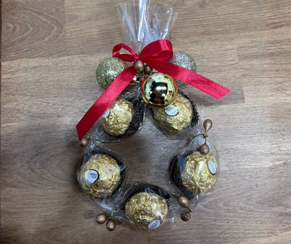 Sweet gift - Sweet Ferrero chocolate detail, perfect for surprising and sweetening any special occasion.
