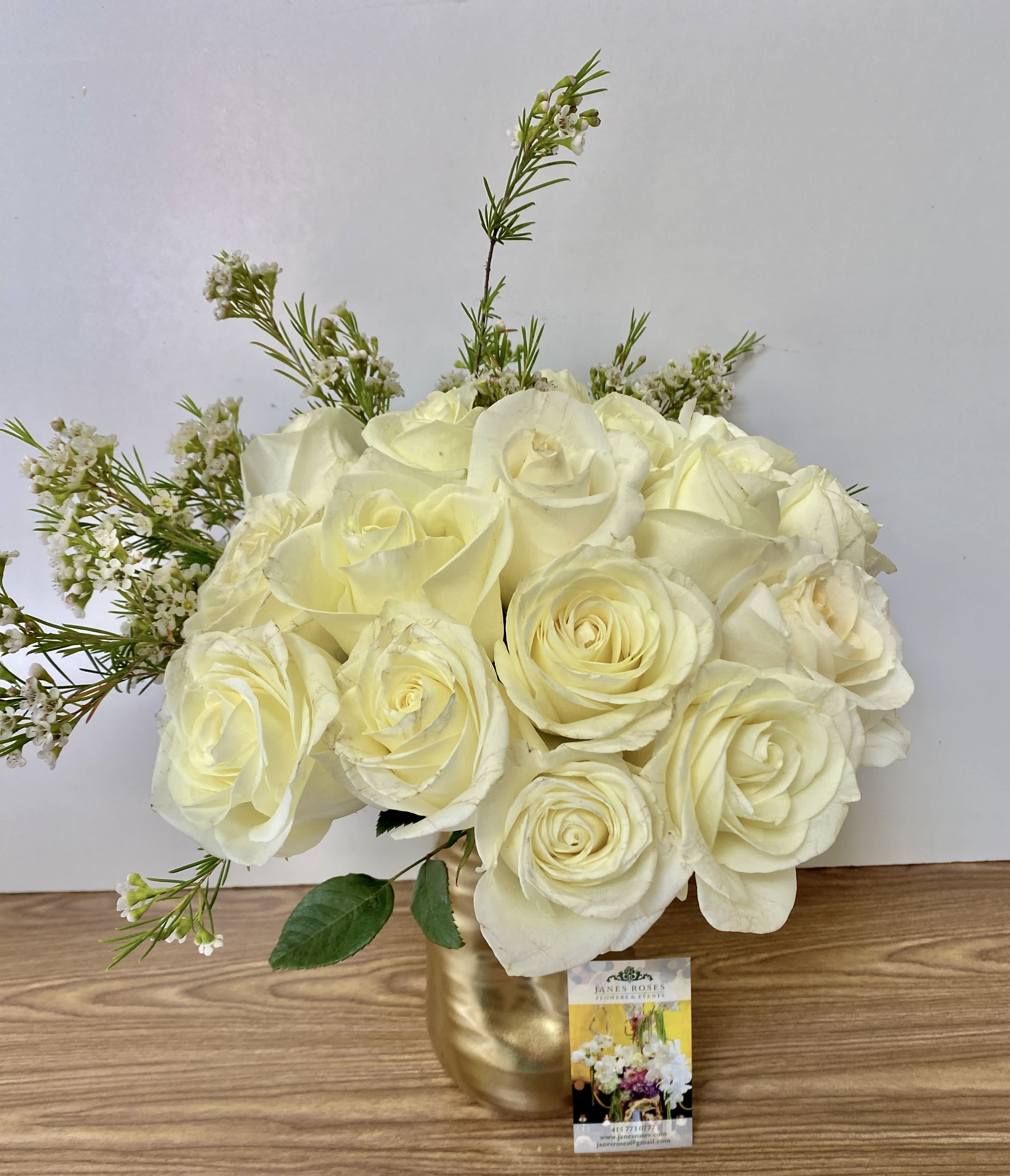 Happiness for beginners - 15 white roses in a gold vase 