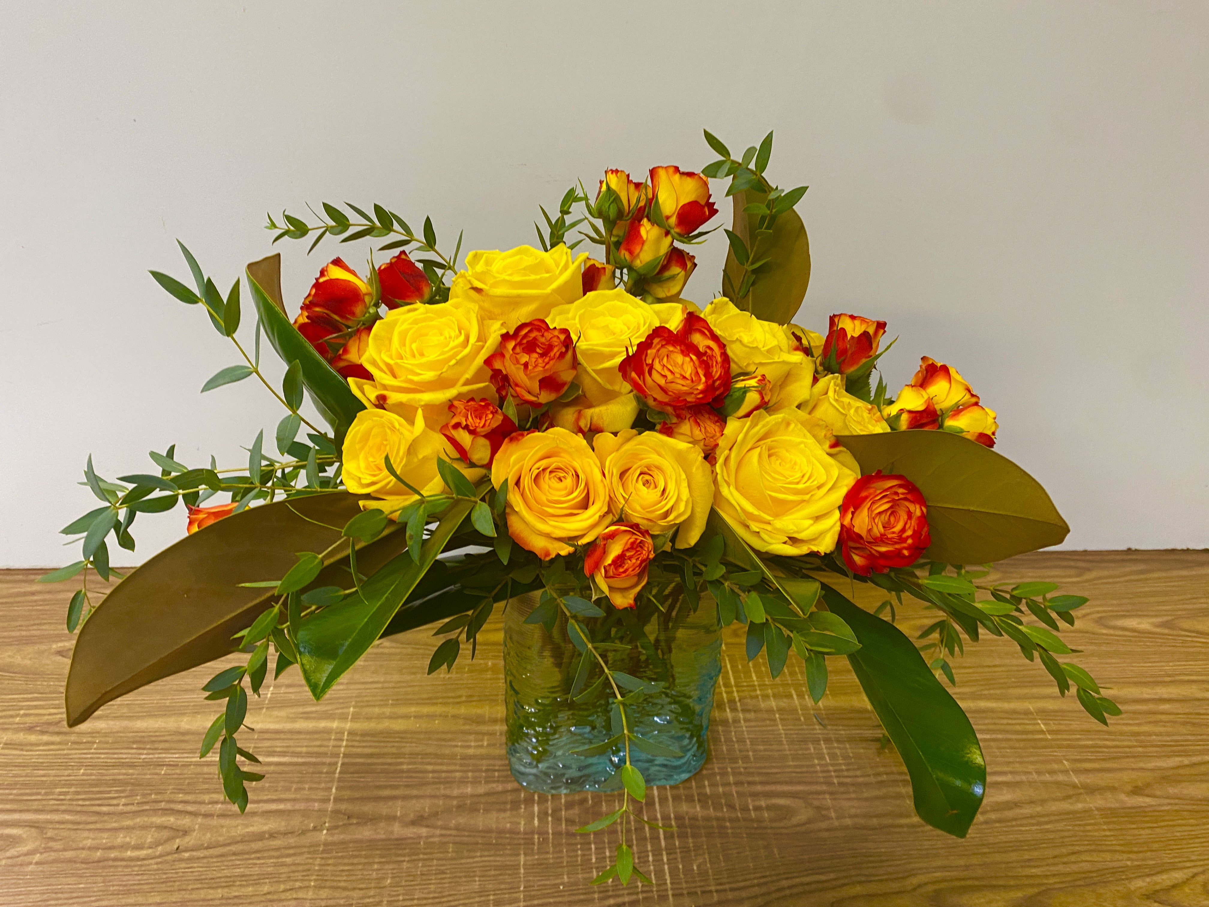 Marry Me again - Glass vase with yellow garden roses
