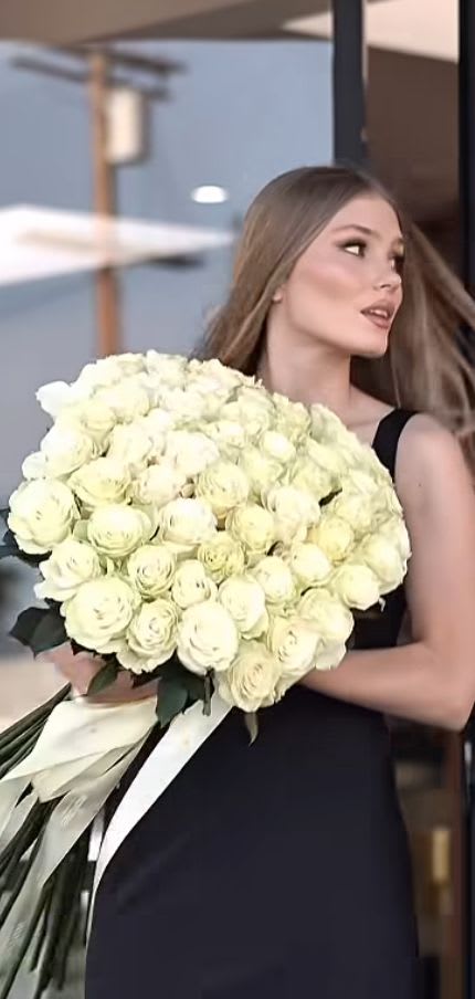 White rose nouquet - It’s beautiful bouquet of white roses for any special location, engagement, Anniversary or your special loved one