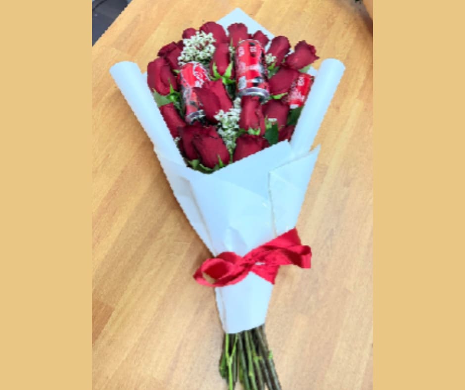 CocaCola Rose - Unique bouquet of red roses accompanied by Coca-Cola cans, perfect for surprising and expressing love in a fun and original way for any special occasion. 