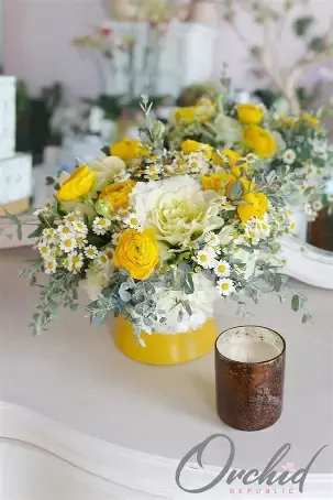 Butter and Cream - This arrangement will brighten up your room.