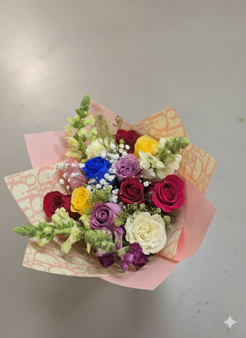 bouquet of mixed roses - Bouquet of mixed roses subject to store availability, with decoration.