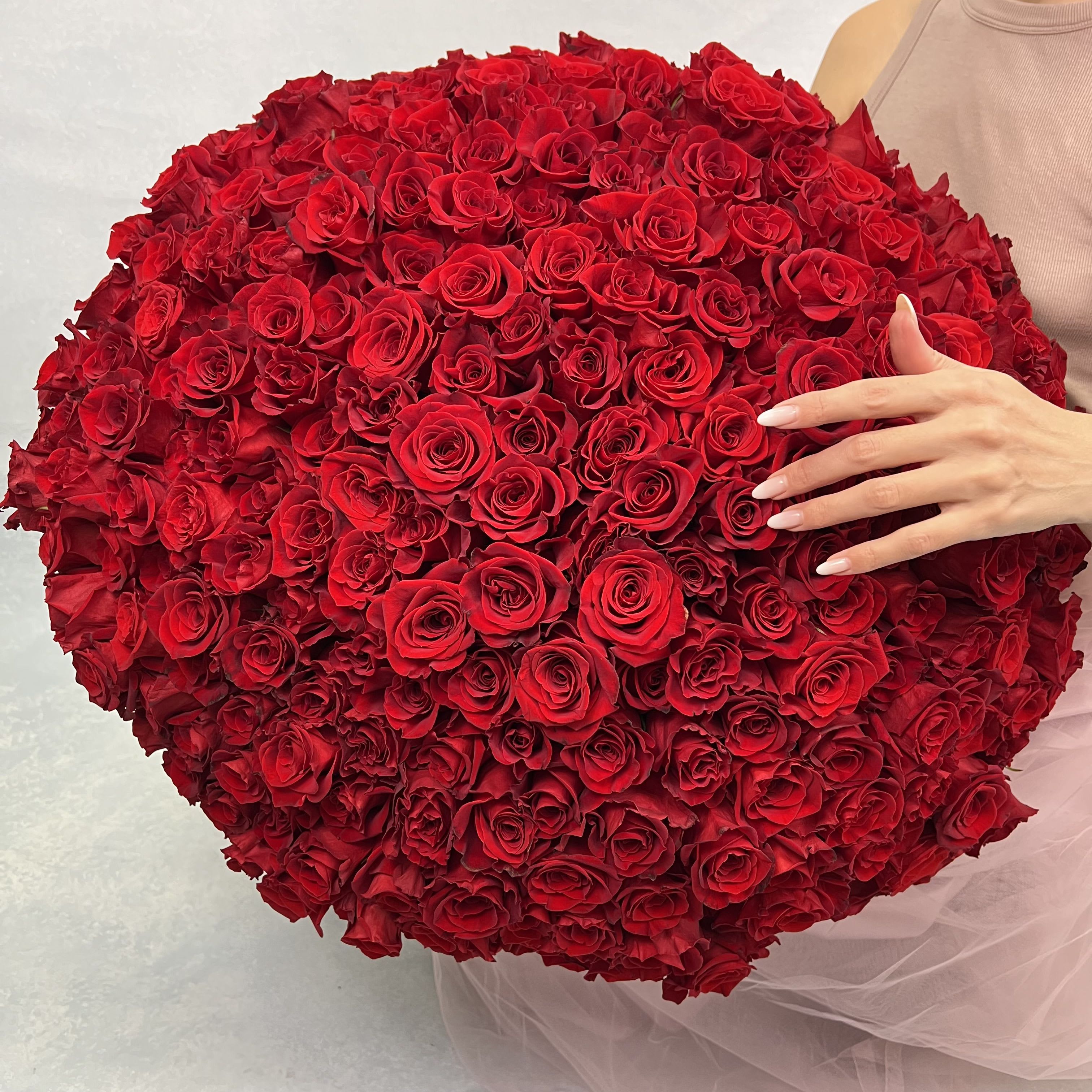 Extra Large Bouquet of Roses (100/125/150) - STANDARD is in the photo. Standard - 100 roses Deluxe - 125 roses Premium - 150 roses      This bouquet comes without a vase. You can select a glass vase from the add-ons shown. Same-Day Delivery is usually available in white, red, peach, and pink. Other colors are available for Next-Day Delivery. A combination of colors is available. The colors are up to the florist, but you can specify your preferred colors in the Notes or call us.  