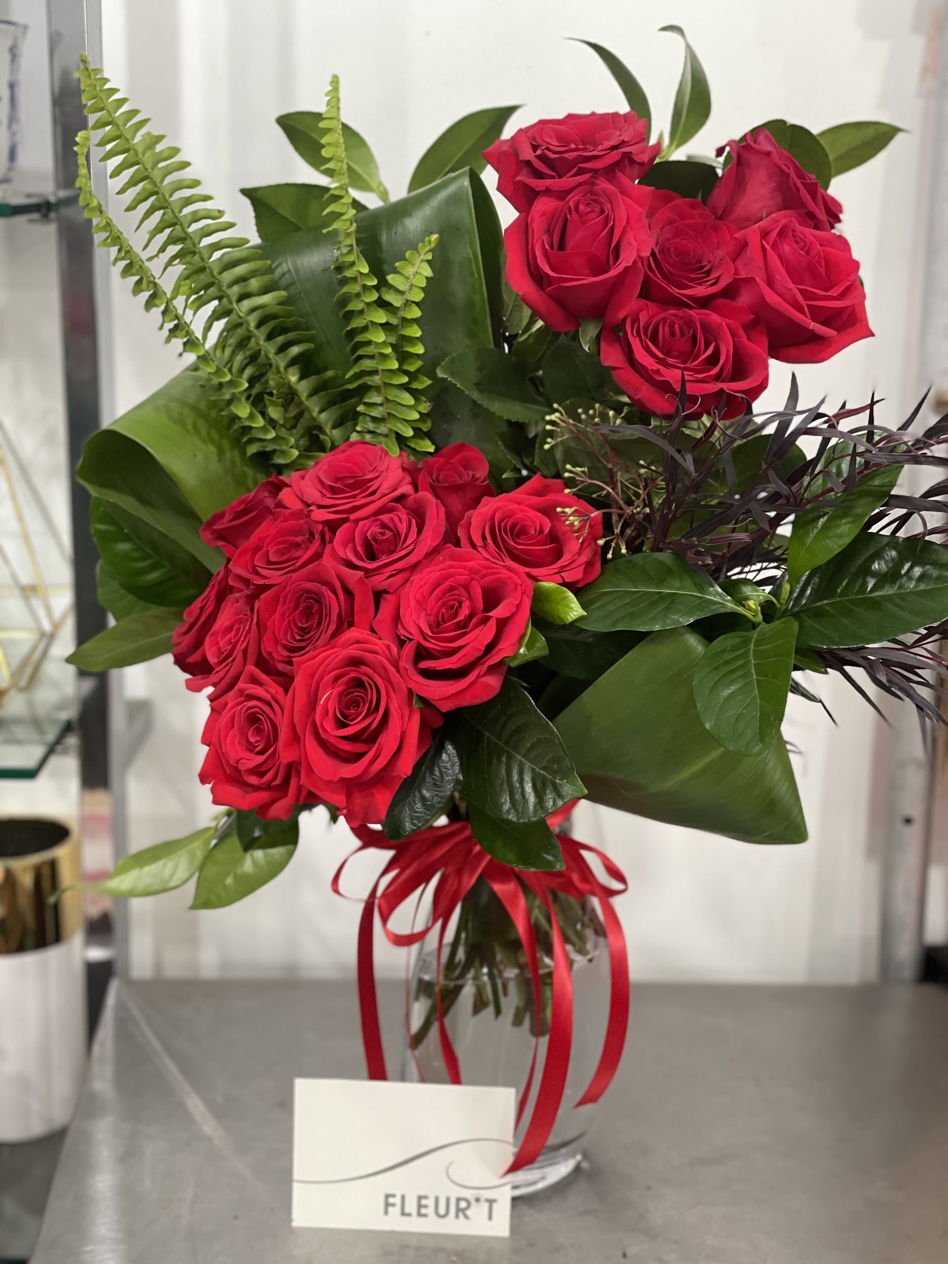 Red Mod Love  - One  and a half dozen roses to send to someone very special. We can create this arrangement in RED, PINK, WHITE, PEACH. PLEASE POUT IN THE NOTES YOUR DESIRED COLOR.  