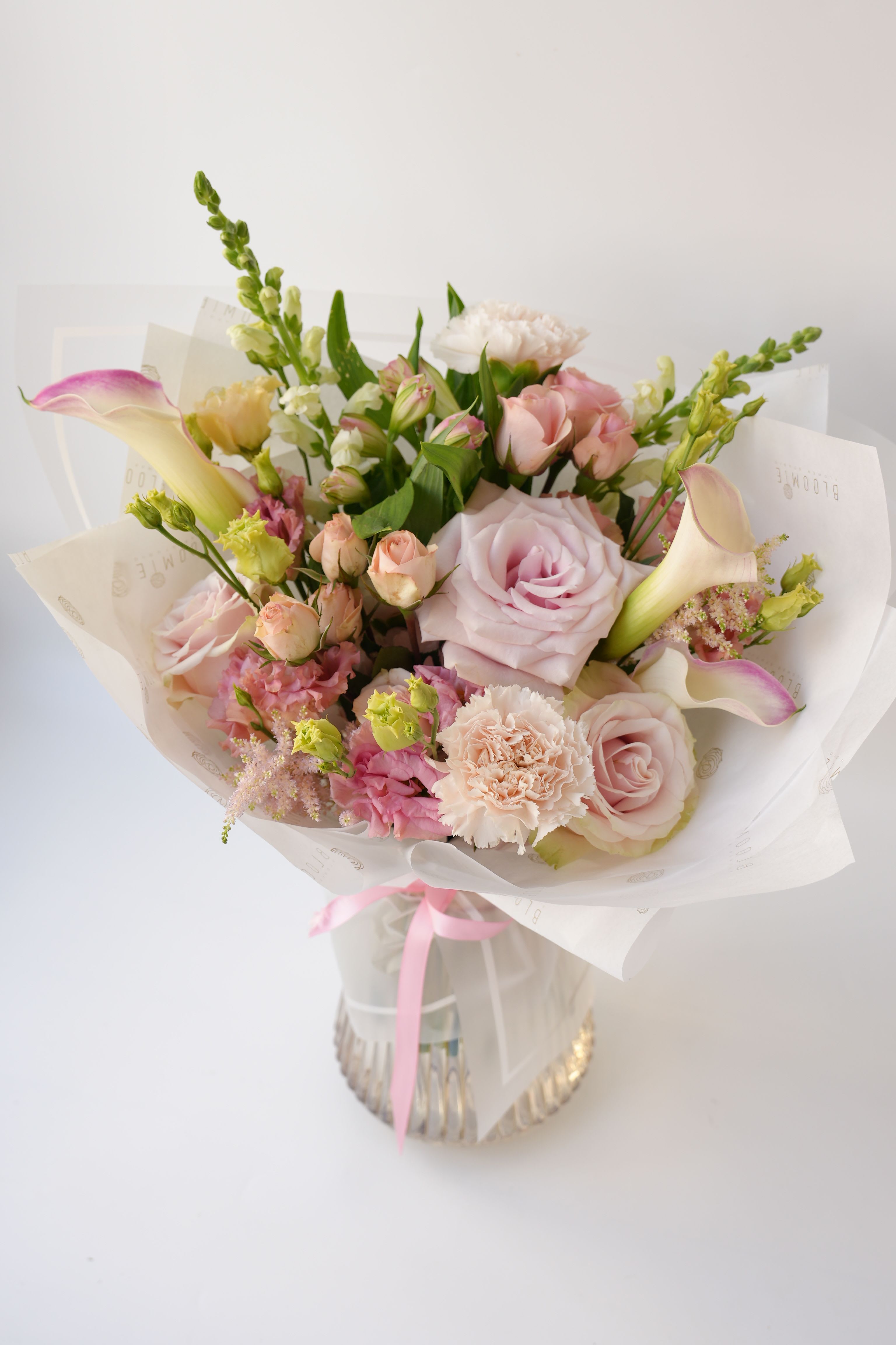 Soft Harvest - Please keep in kind that no arrangement can be made identical to the photos shown (as some flowers are seasonal). Therefore, we will substitute them accordingly with in-season flowers instead. We will do our absolute best to arrange the flowers as similar as possible with the photos shown!   For Bouquets, we DO NOT include vases unless you add one.  For Vased Flowers, we include vases.   Right now, you can expect blooms sourced from local farms.   We use small ordinary 4in by 3in cards. If you want to send flowers with a special messaging card, please choose one from add-ons!  Delivery: our standard delivery time window is between 3:00pm and 5:00pm.   If you have any questions regarding the order, please feel free to contact us!   Email: agapeflower.studio25@gmail.com