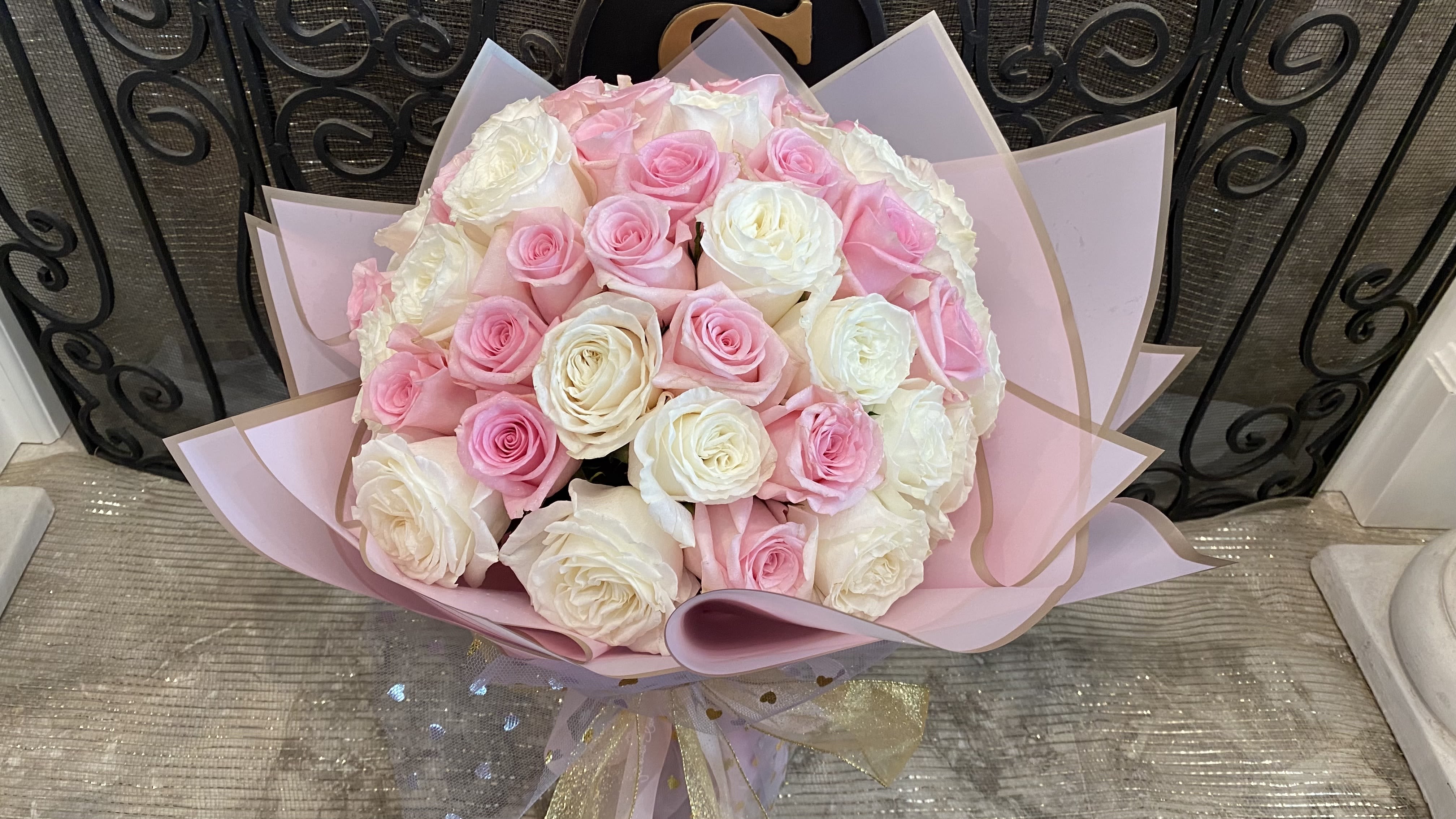 pink &amp; white Roses Bouquet On Promotion - Pink Roses &amp;  White Roses Total 50 Stems.