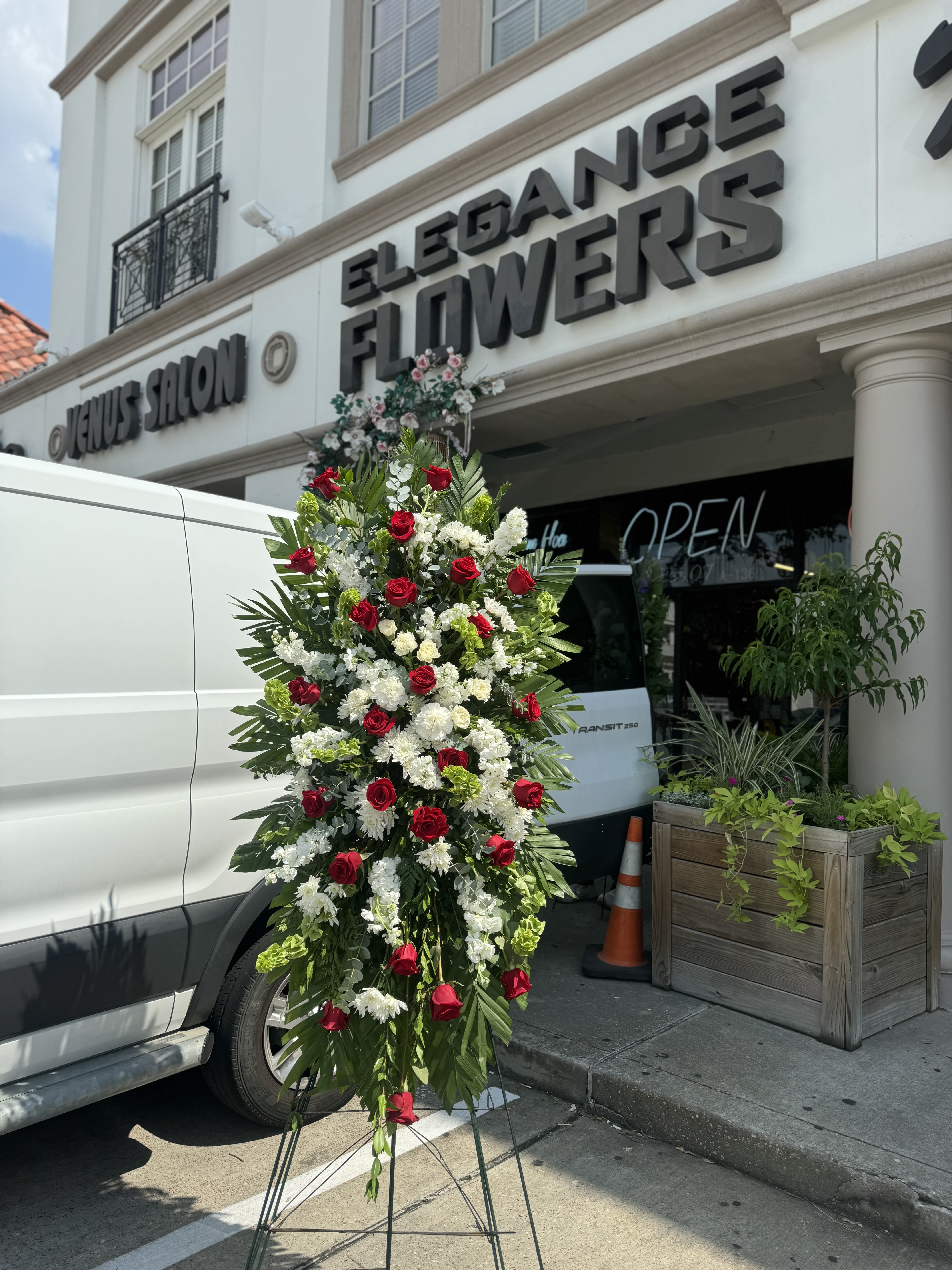 Easel #15 Online - A standings flower arrangement for a funeral service is a heartfelt tribute designed to honor and celebrate the life of the deceased. These arrangements are typically displayed on an easel or stand, making them highly visible and a central part of the memorial decor. 