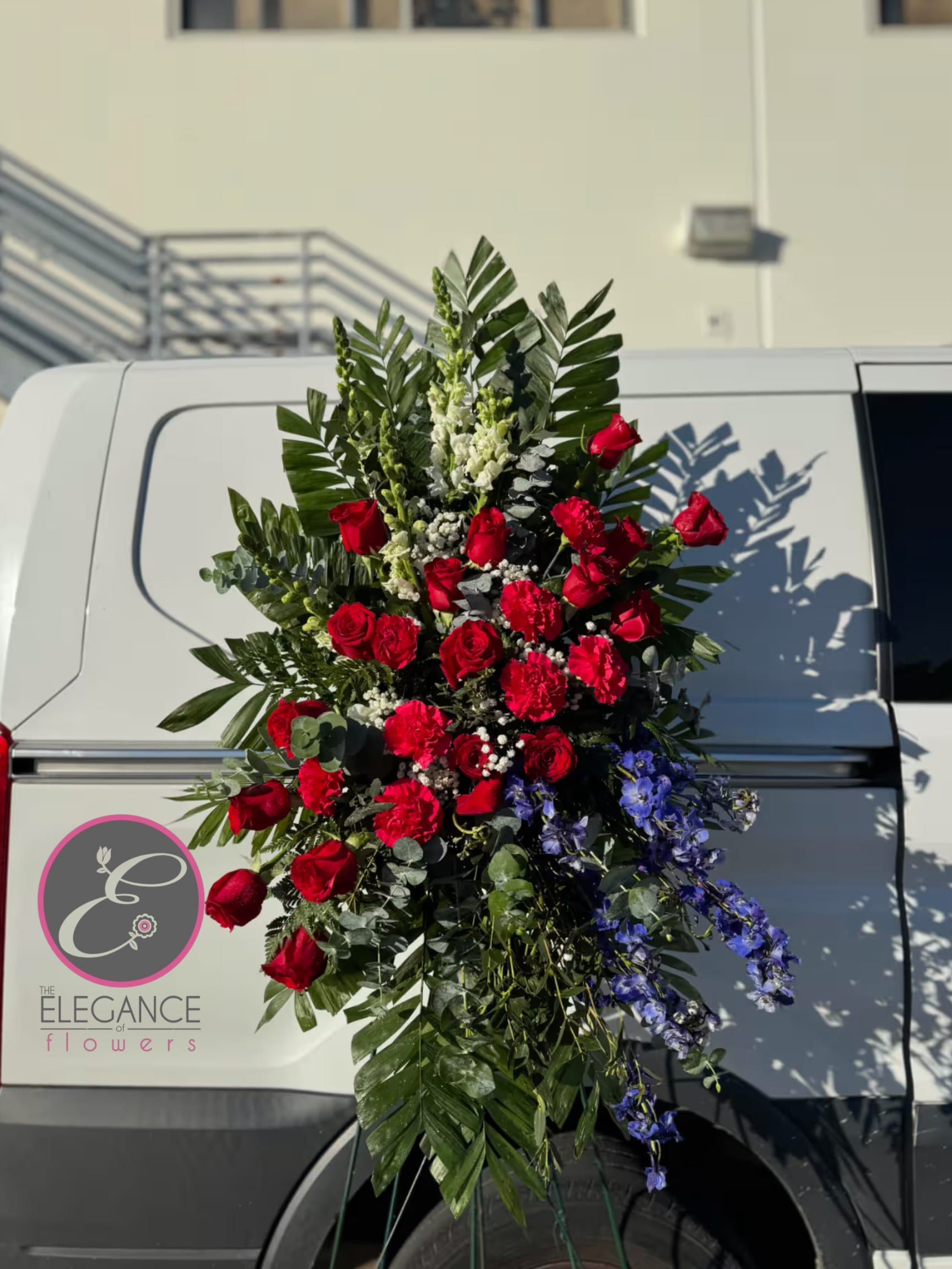 Easel #27 Online - A standings flower arrangement for a funeral service is a heartfelt tribute designed to honor and celebrate the life of the deceased. These arrangements are typically displayed on an easel or stand, making them highly visible and a central part of the memorial decor.