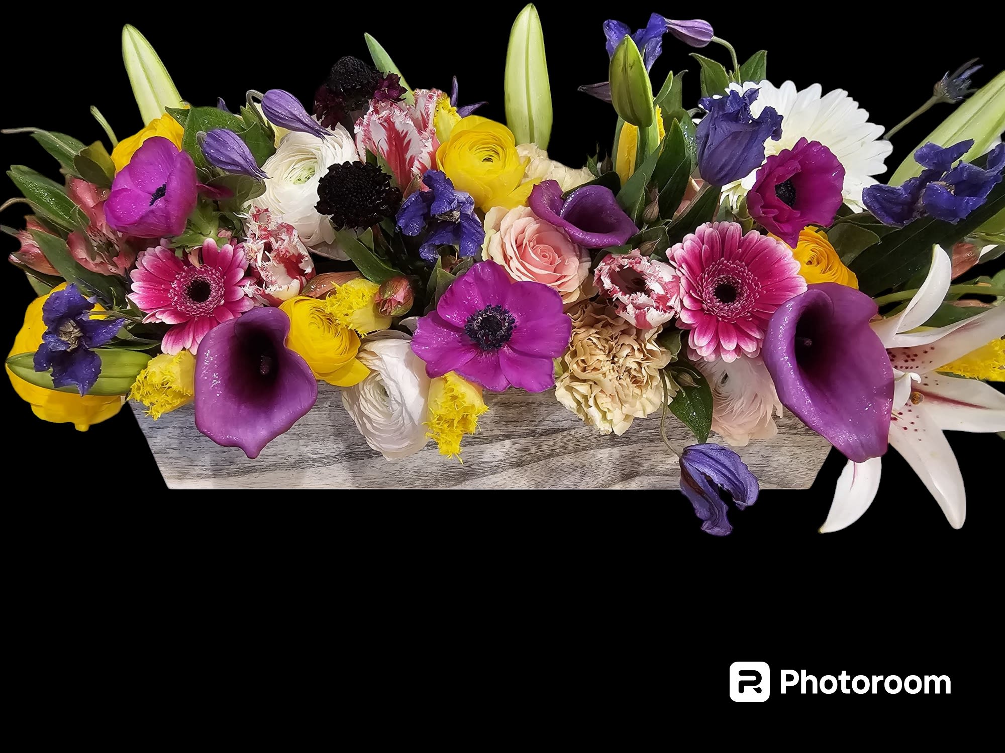 Designer's Choice  Luxe - A gorgous box full of lush blooms, mixed colors,all in season, the best of the best! 