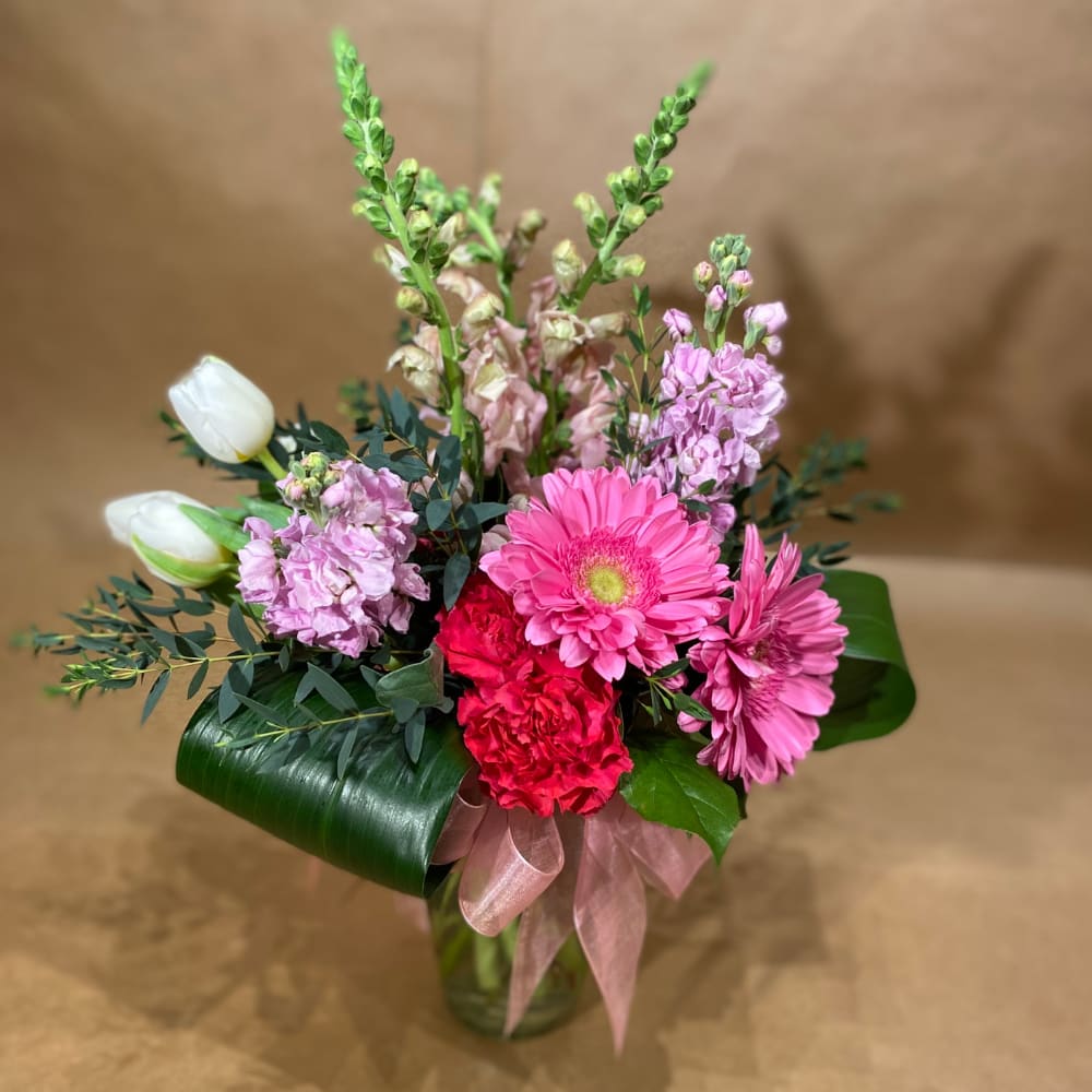 Cute Love - A changing mix of light pink and  white flowers to reflect the season