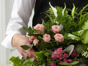 Designer choice dish garden with bloomers - Mixed dish garden planter with blooming plants. Blooming plants will vary  with seasons. (MAY NOT INCLUDE MINI ROSE BUSH), But will have a blooming plant in it, will depend on what is best that day.