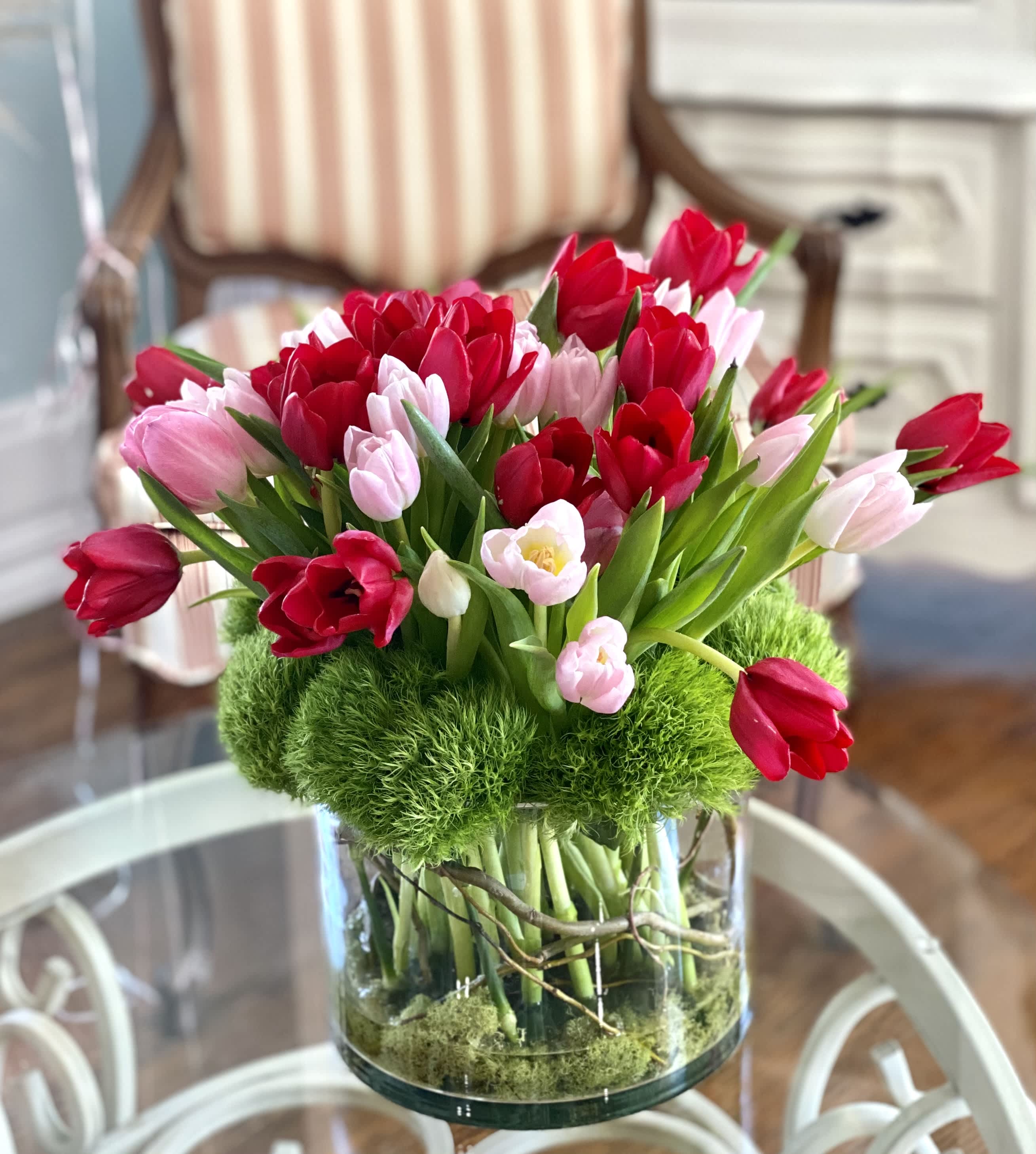 Spring dreams - Welcome the flourishing season of spring with a bountiful yet modern arrangement of tulips. Colors can be customized based on availability, be it pastels, deep colors or monochromatic blends. On occasion the  clear cylinder glass will be substituted with a clear glass bubble due to short availability. The regular size contains approx 30  tulips. Deluxe size contains aprox 40 tulips Premium size contains approx 50 tulips. Your personalized card is always handwritten and always free with Art Le Fleur!