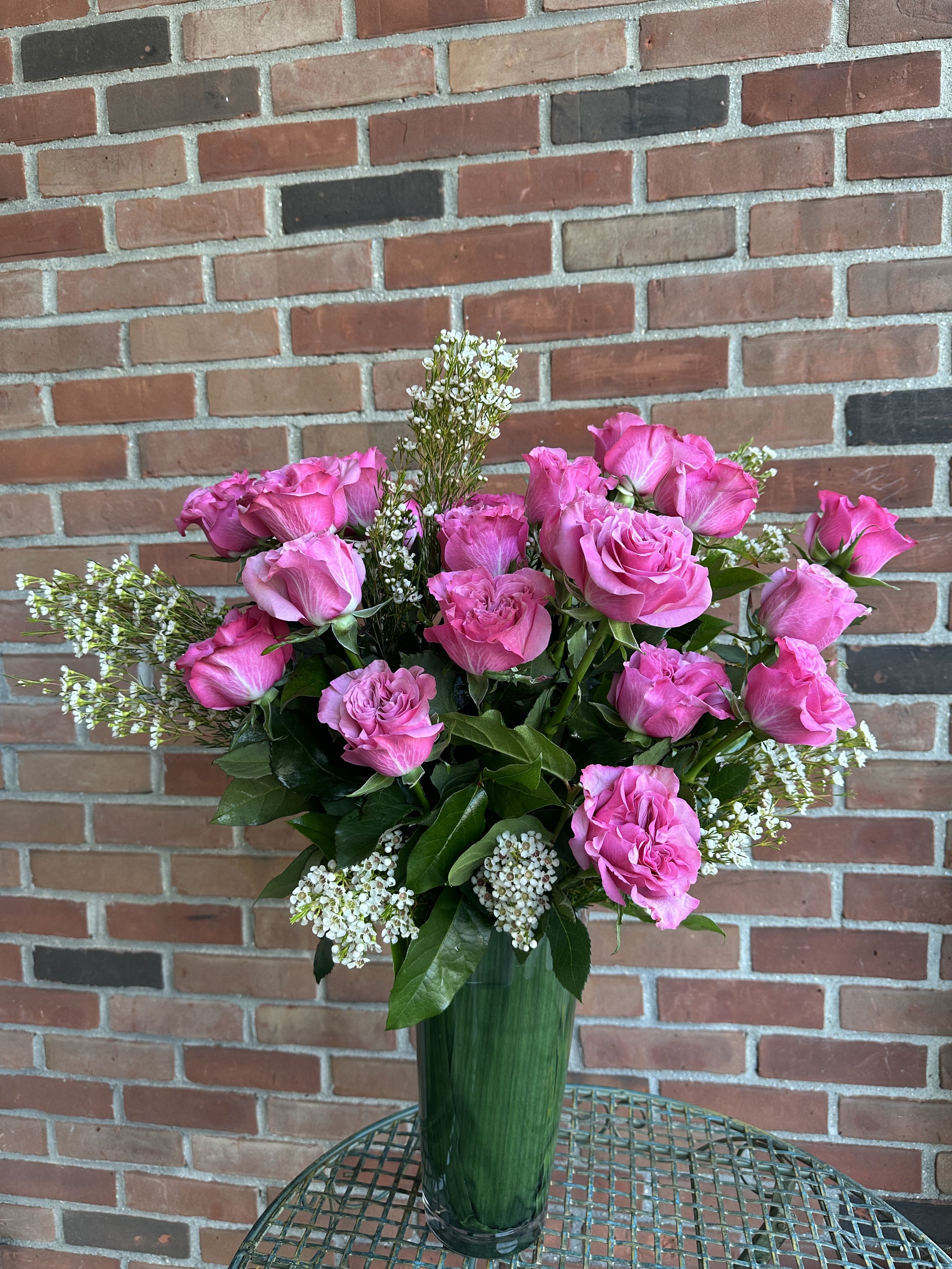 beautiful Smile  - Country Garden pink roses strong Stemmed in beautiful garden rose  ***Standard Version** Dozen long stemmed roses***   **Deluxe Version** Two Dozen long stemmed**                                                                                                          **Premium version ** Three Dozen Long stemmed** 