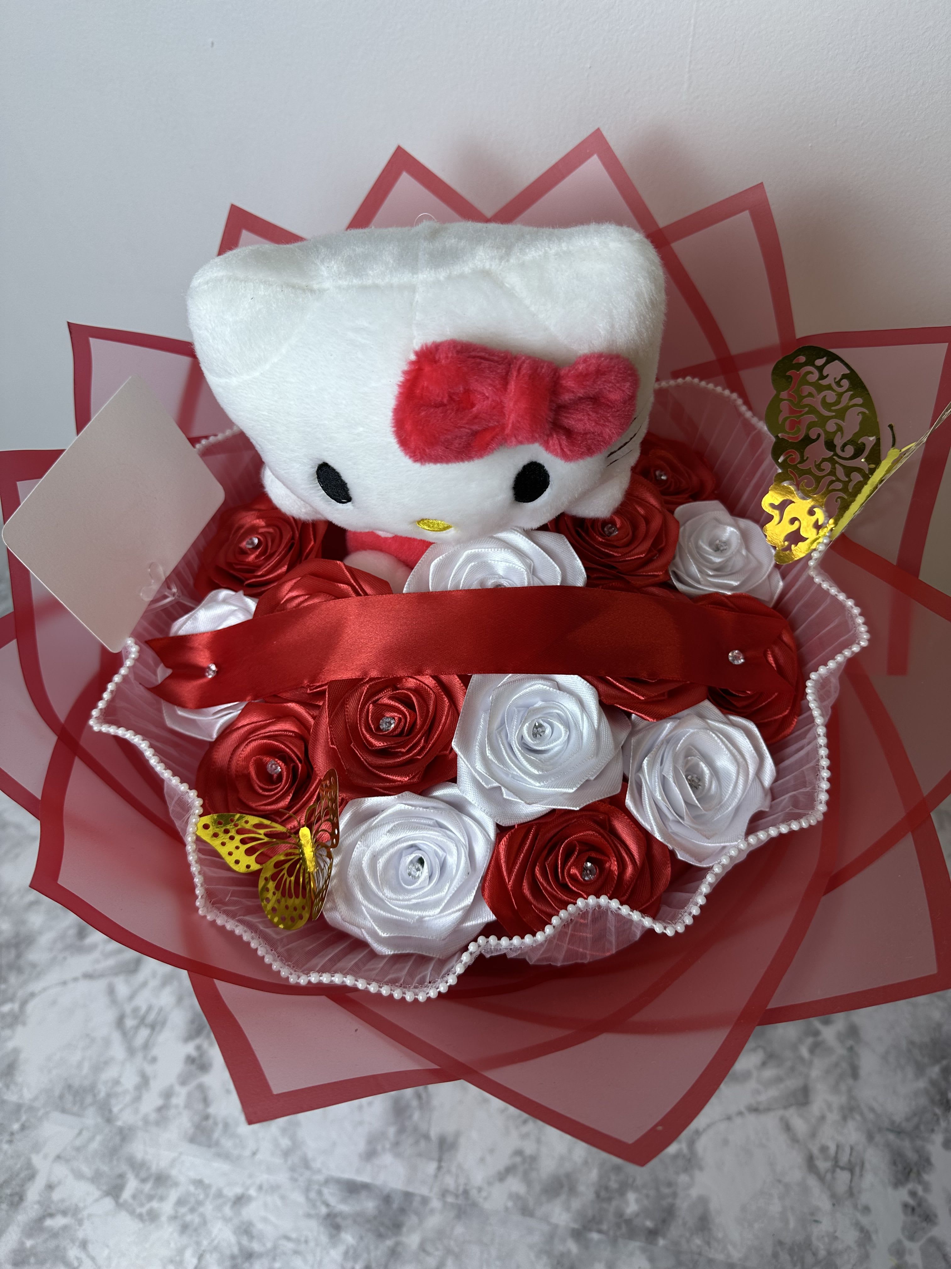 Hello Kitty everlasting bouquets - Hello Kitty eternal bouquets with roses and a Hello Kitty plushie.