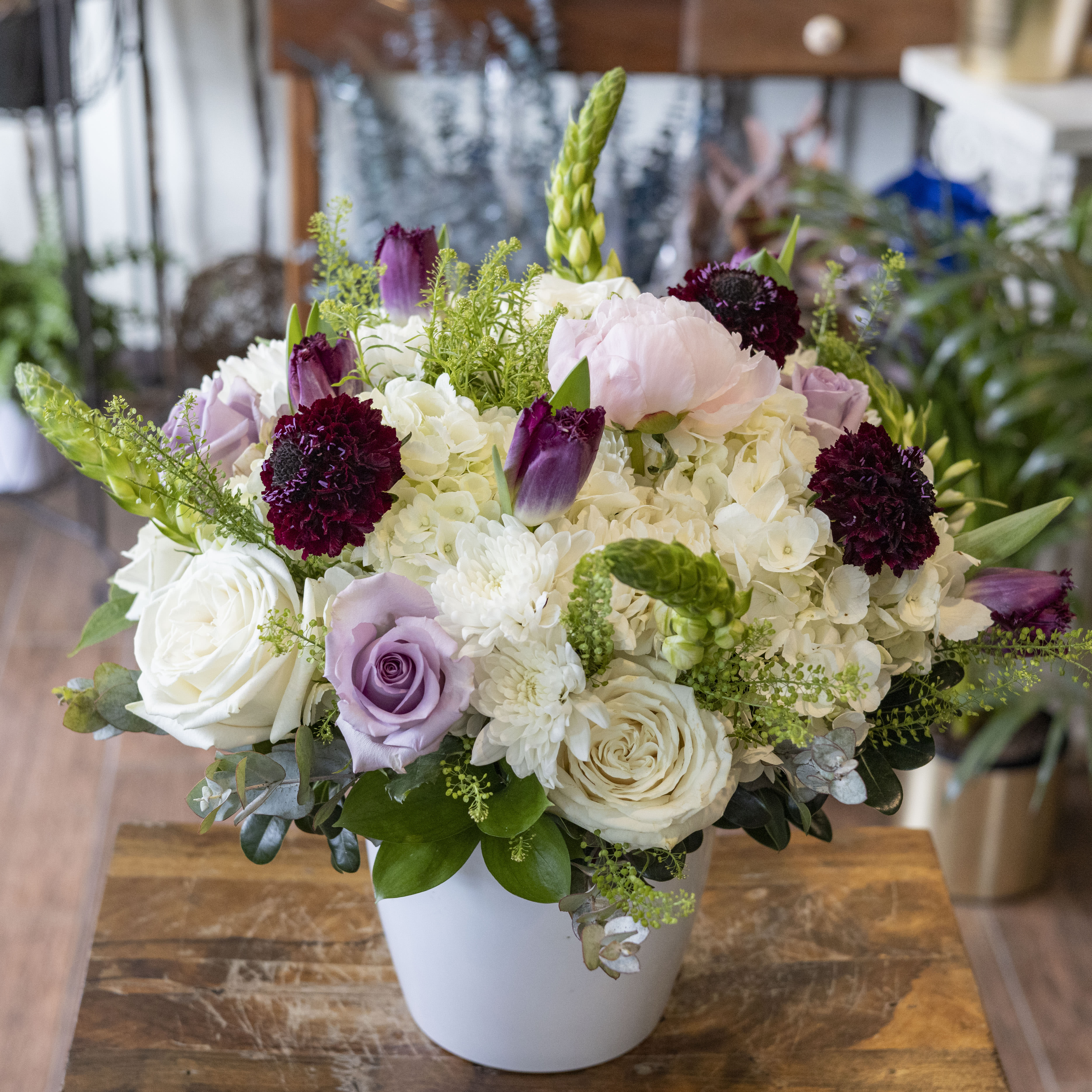 Rikki - White, green and a pop of color in spring flowers