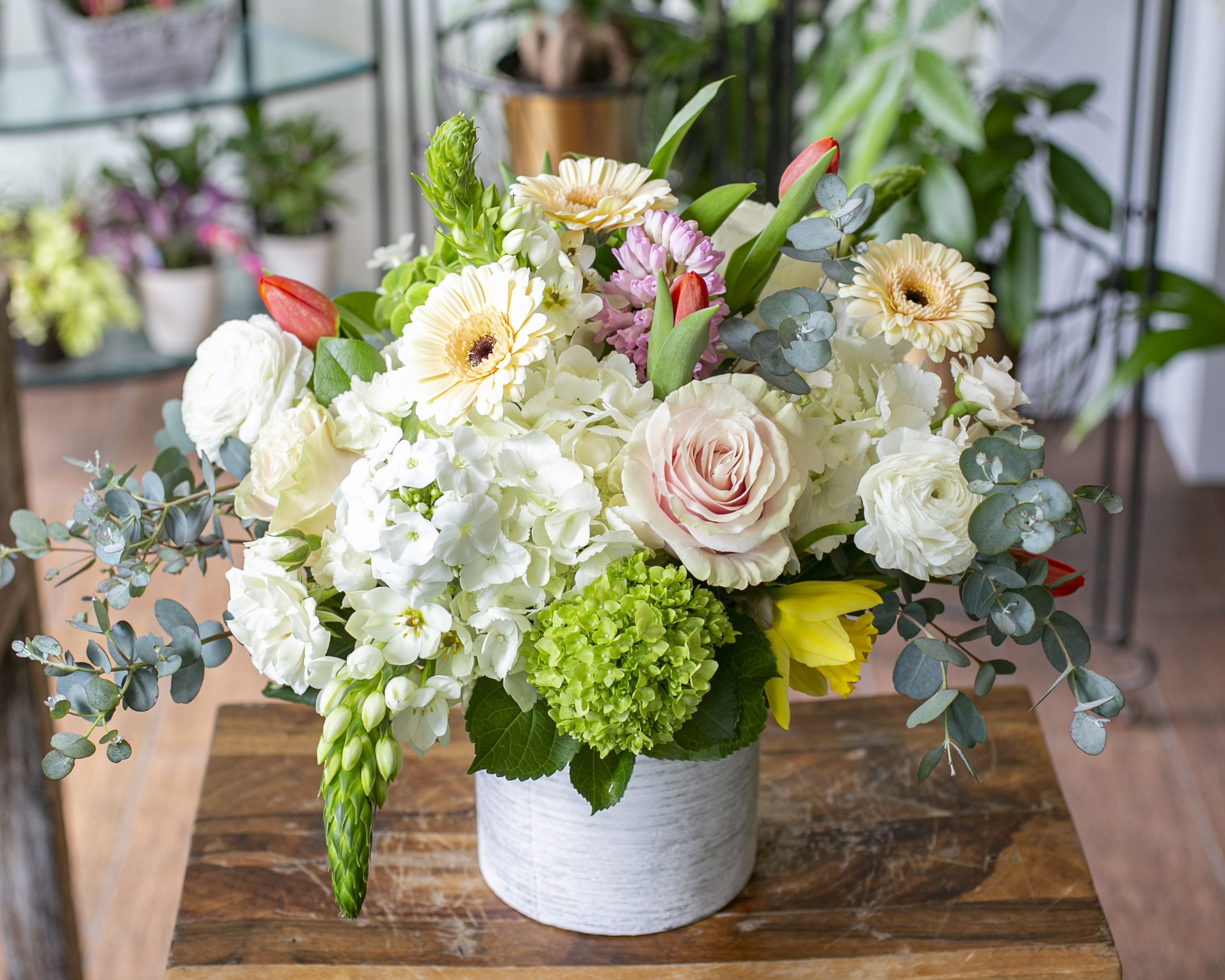 Beverly - Spring arrangement in a ceramic vase
