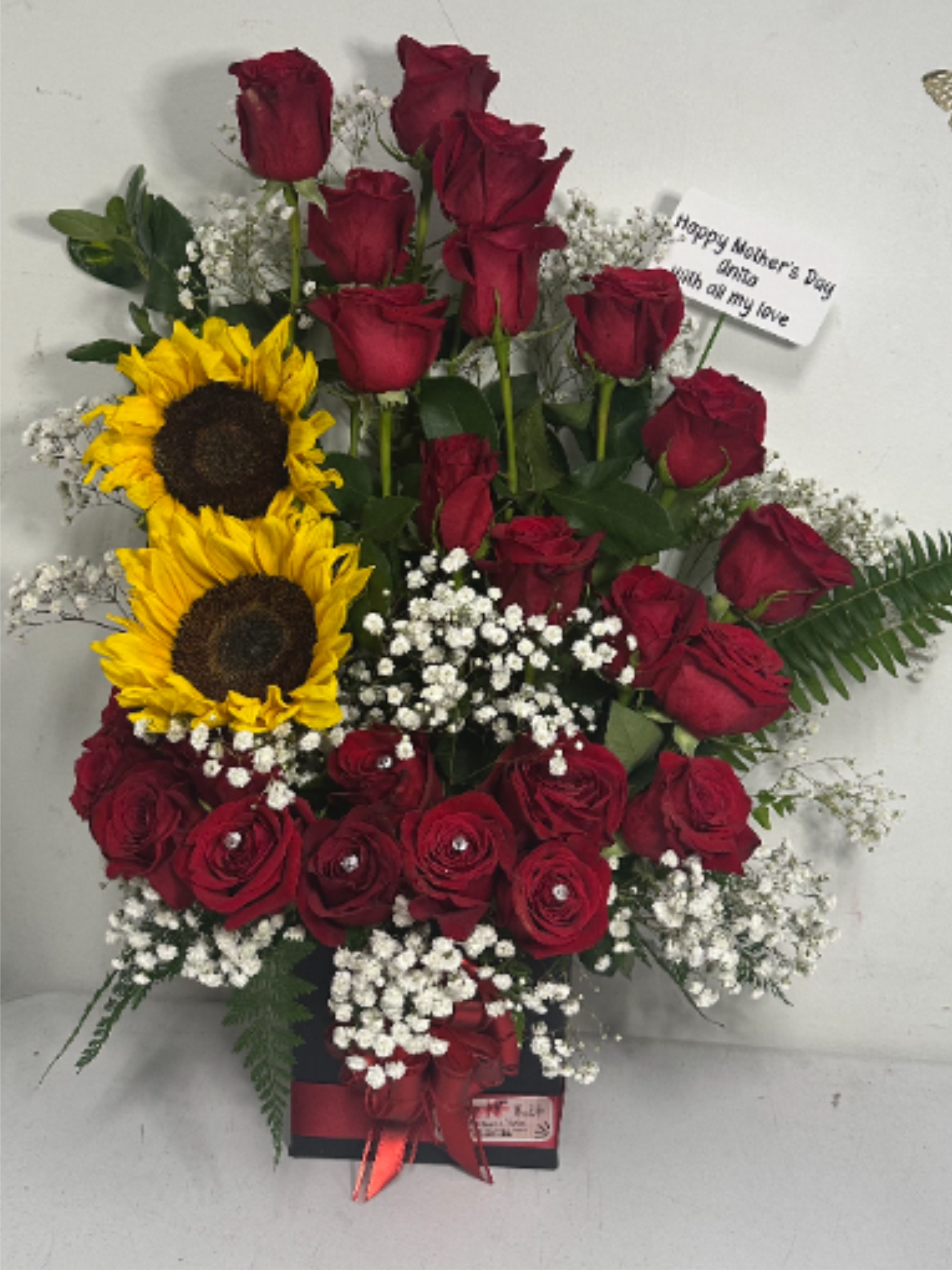 Floral arrangement with 24 roses - Floral arrangement with 24 roses and 2 sunflowers, perfect for any occasion