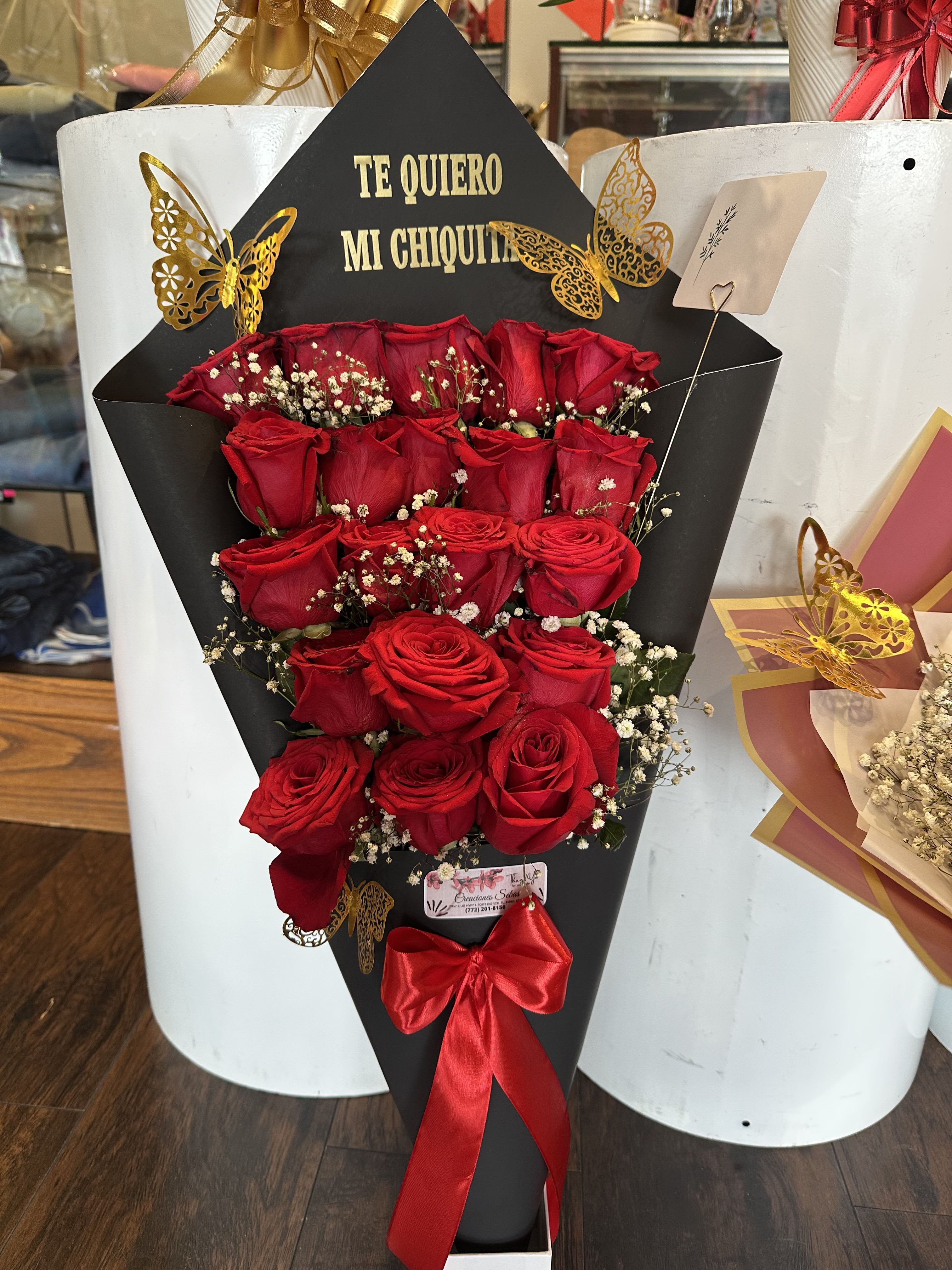 elegant bouquet of 20 roses - elegant bouquet of 20 red roses with a black ribbon