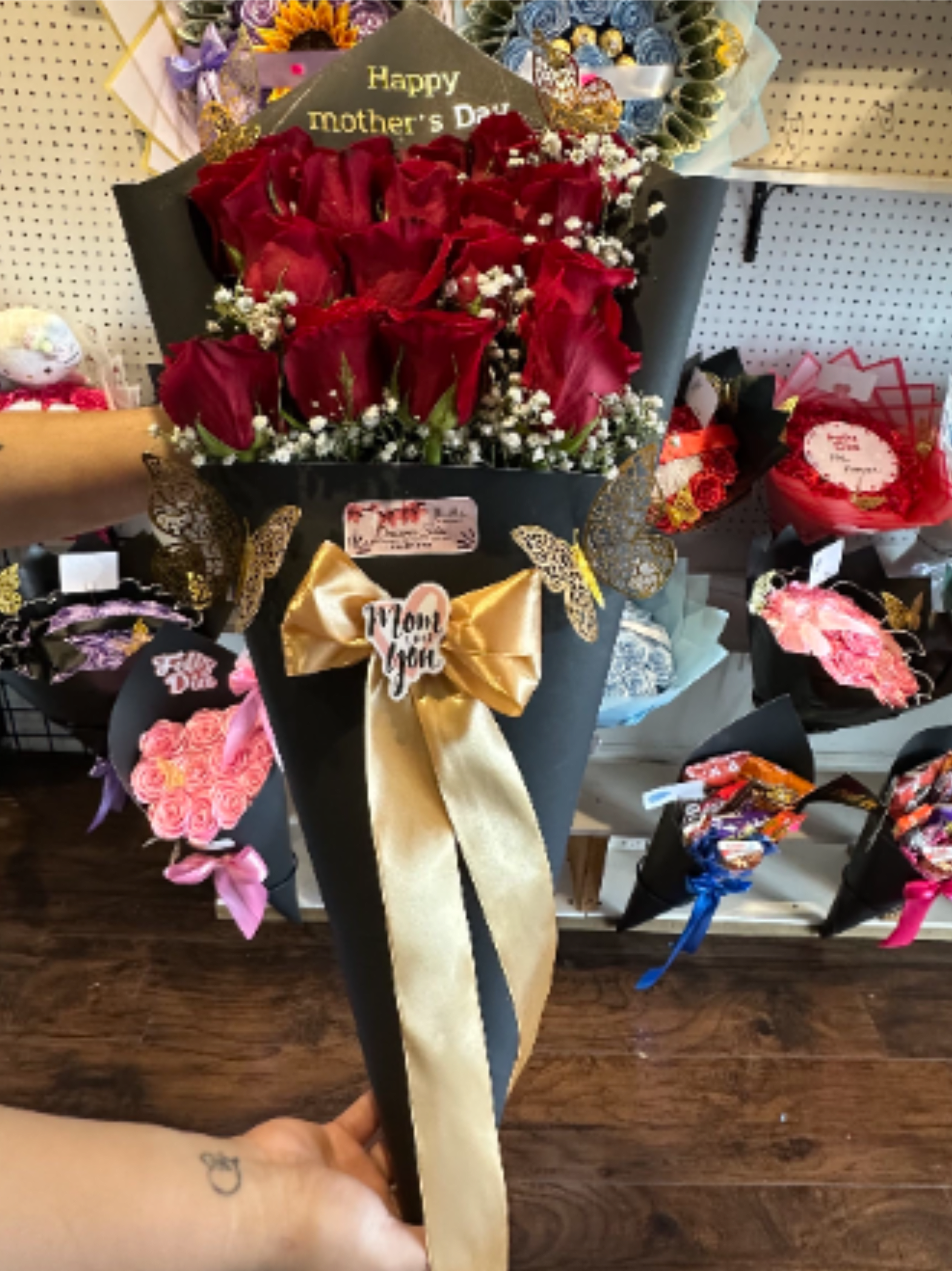 Elegant bouquet of 20 red roses - Elegant bouquet of 20 red roses wrapped in black