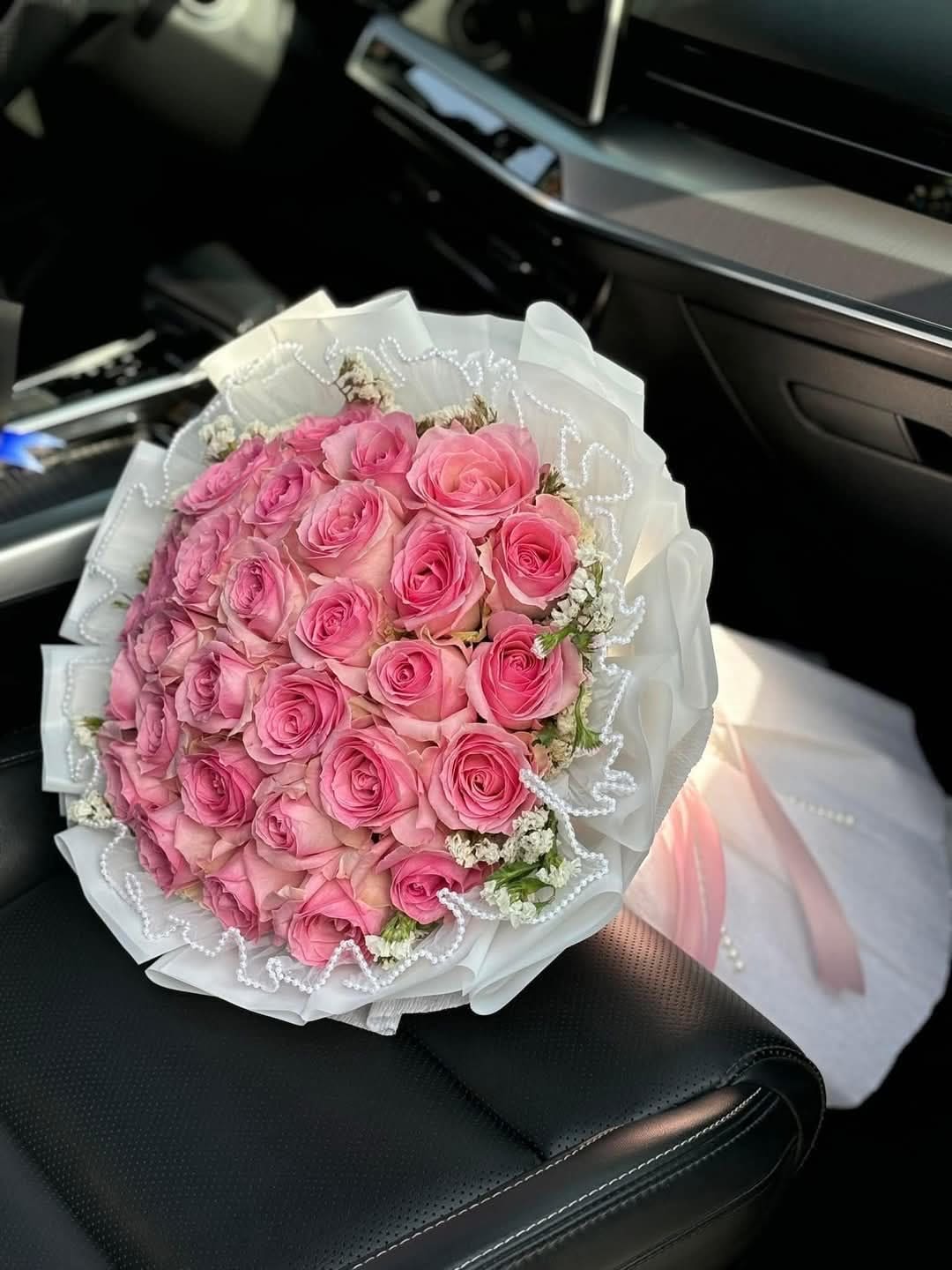Pink rose bouquet with white wrapping  - About 30 pink rose and nice wrapping 