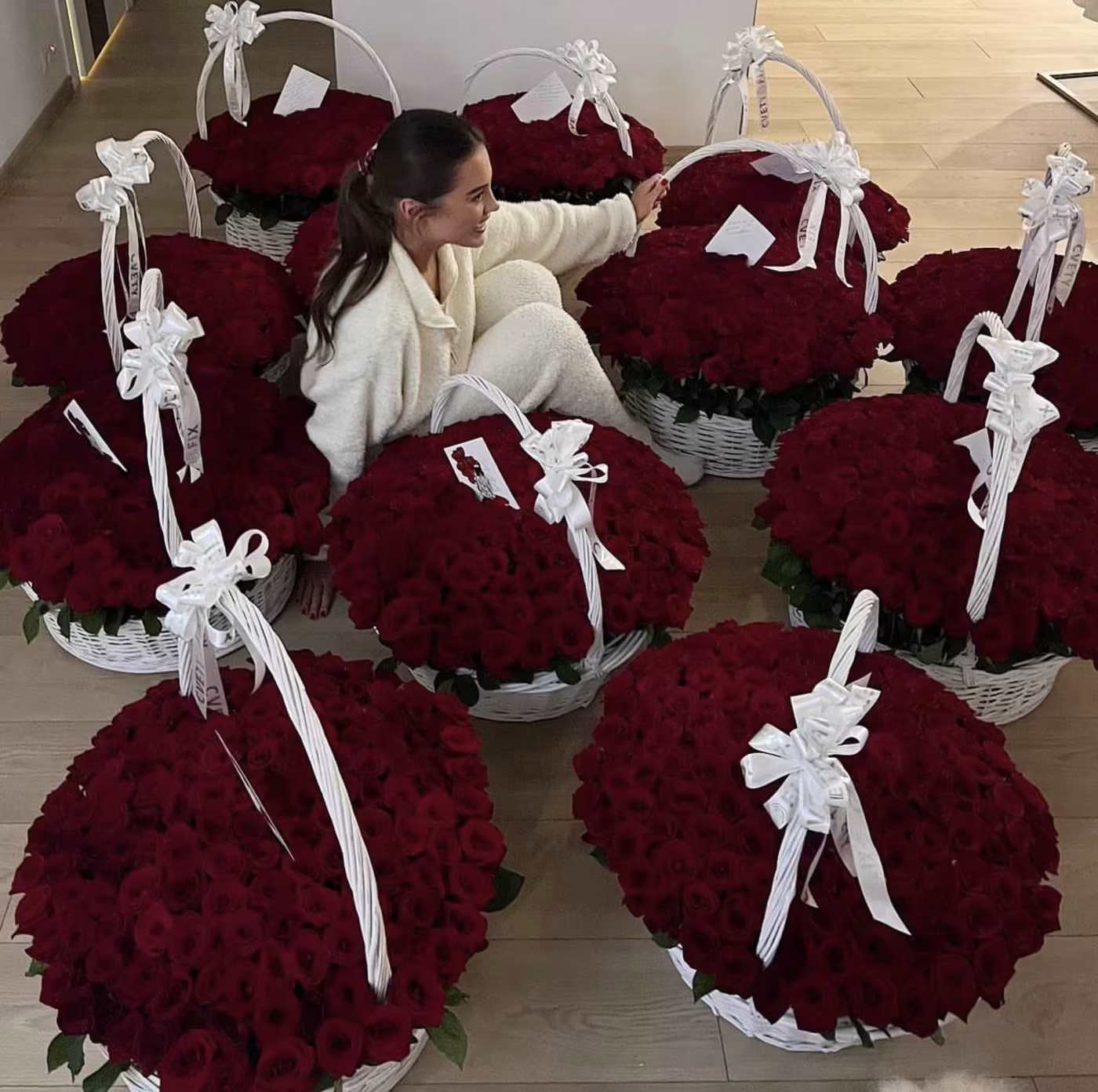 Grand Set of 1500 roses - 10 baskets of 150 roses