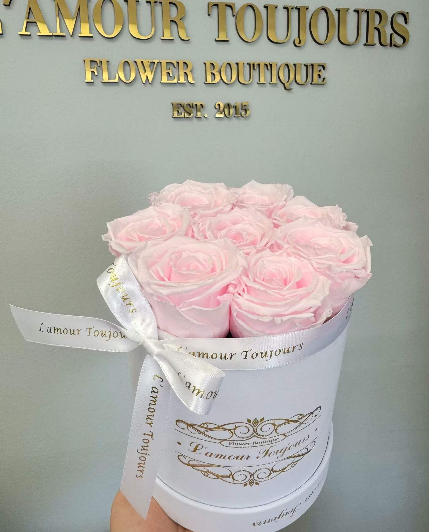 La Petite Everlasting Box - White Velvet - Mini white velvet box with 8 Everlasting roses. Everlasting roses are real roses preserved to last over three years.