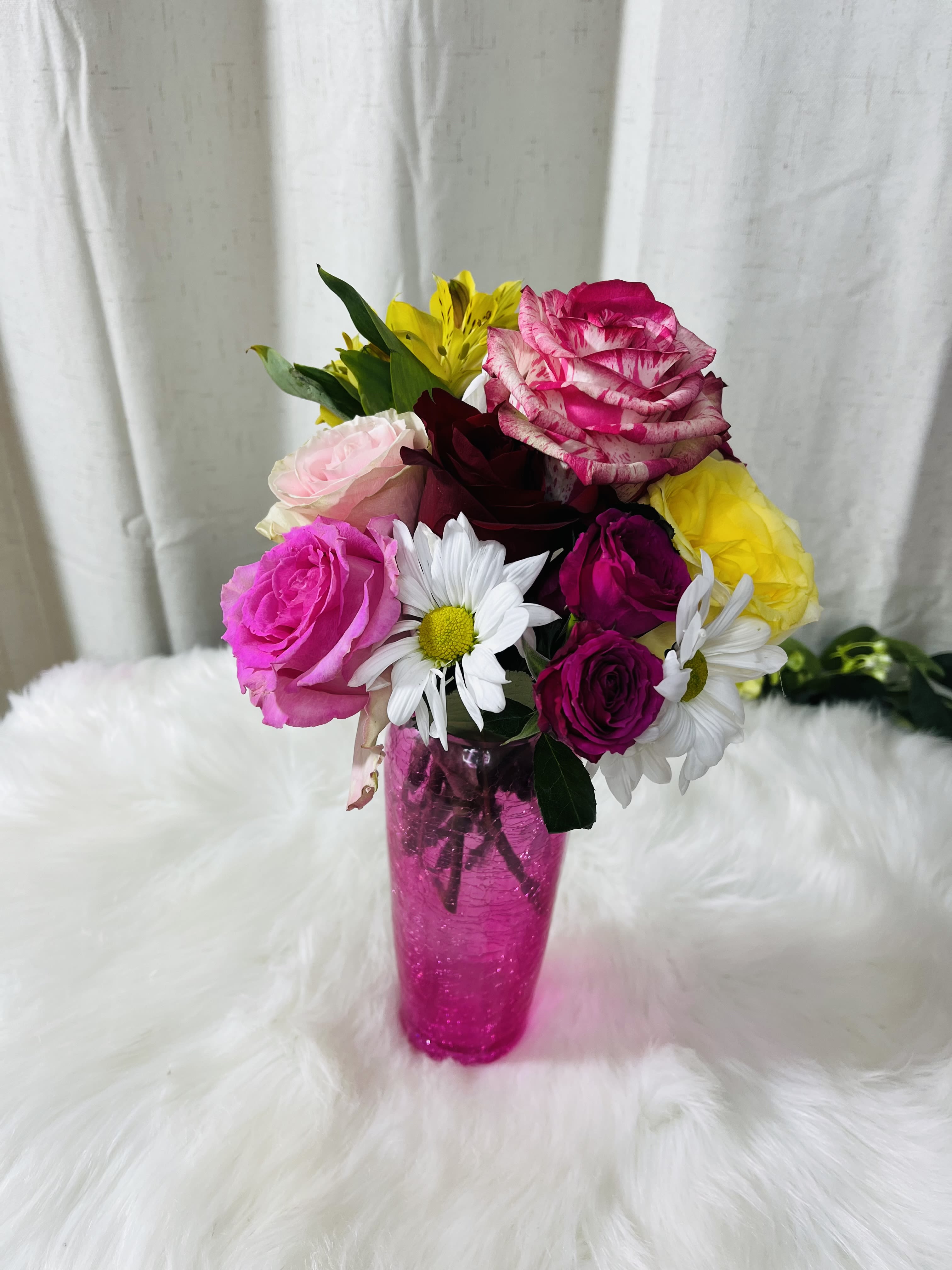 Moon - With our special and unique creations we want to touch the heart of each person who receives one of our arrangements. We have put all our talent and love into each and every one of the creations. You are our inspiration. 