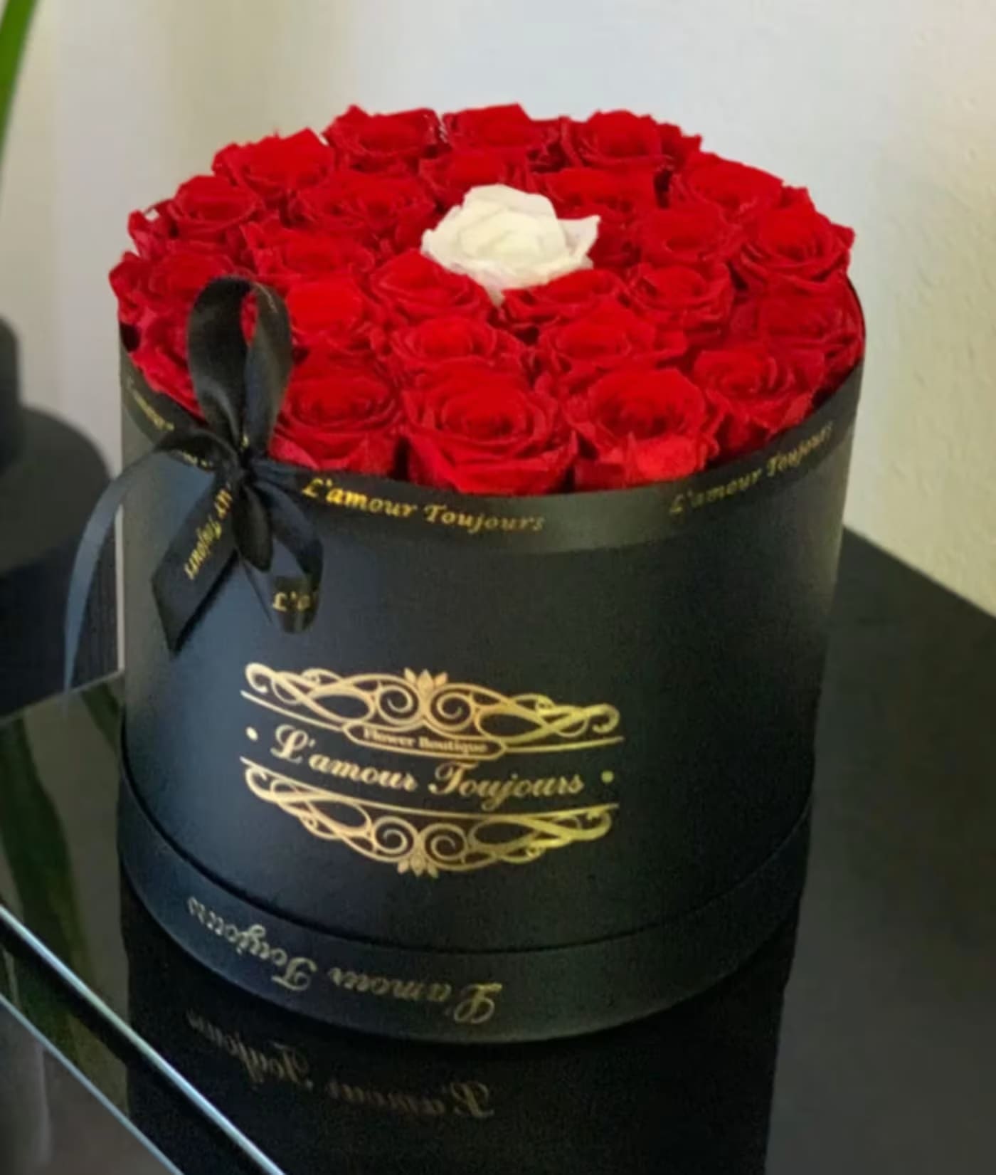 Everlasting Roses Signature Box W/R - • Everlasting roses are preserved real roses that last up to 3 years! By treating fresh roses with a unique method these roses become long lasting and keep their natural beauty, structure and softness. • Make a statement with our exquisite Ecuadorian real roses that bring uniqueness and sophistication to life. • Send stunning roses to your loved ones, a wife, a husband, a parent or a friend to let them know you remembered their special day. • Zero maintenance required: Everlasting roses hold tenderness and a natural fresh look, with no maintenance required.
