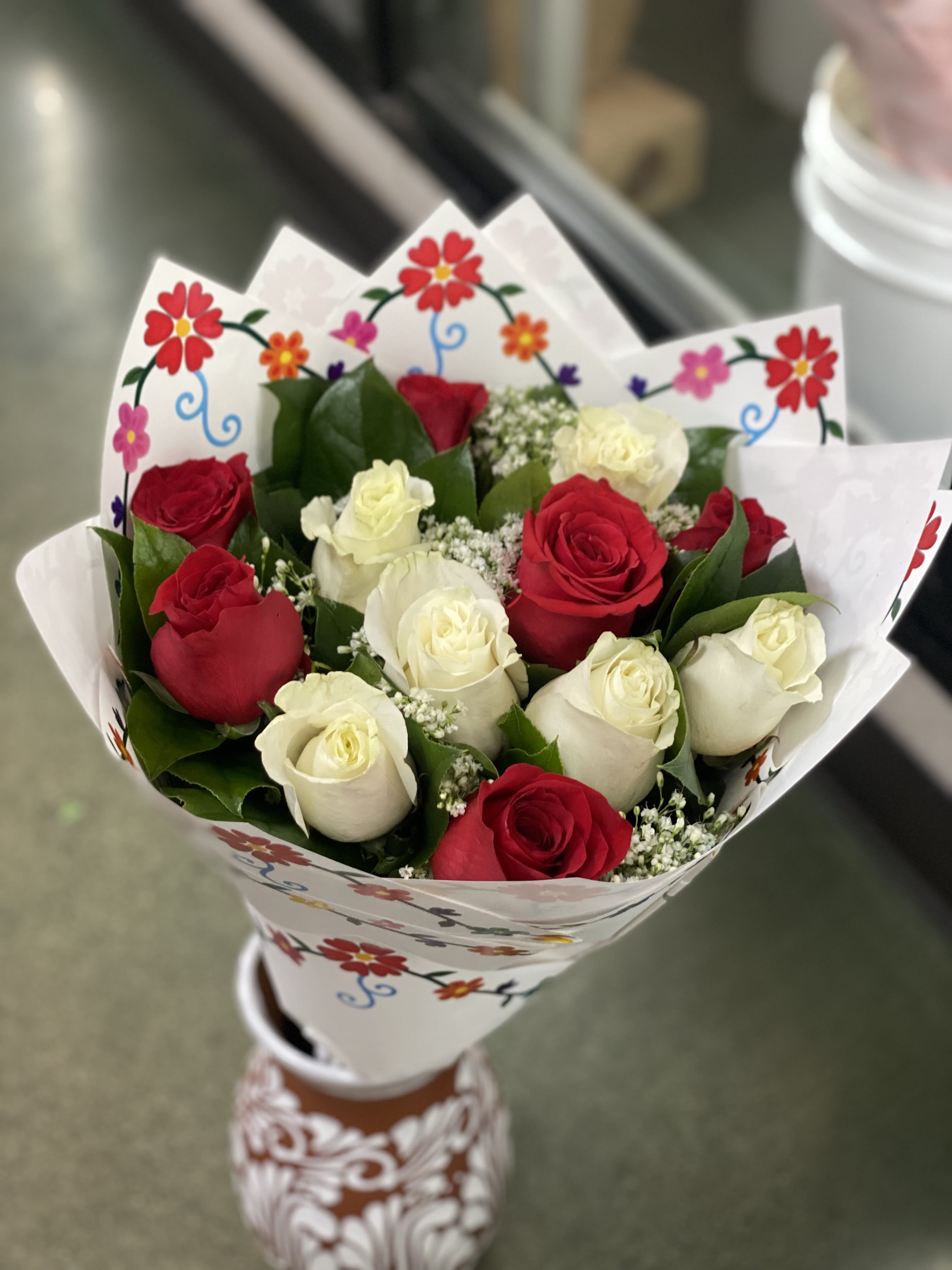 Mexico Bouquet - Standard 12 Roses (photo). Deluxe 24 Roses.  Premium 36 Roses. You may request Change in colors and paper during checkout. 