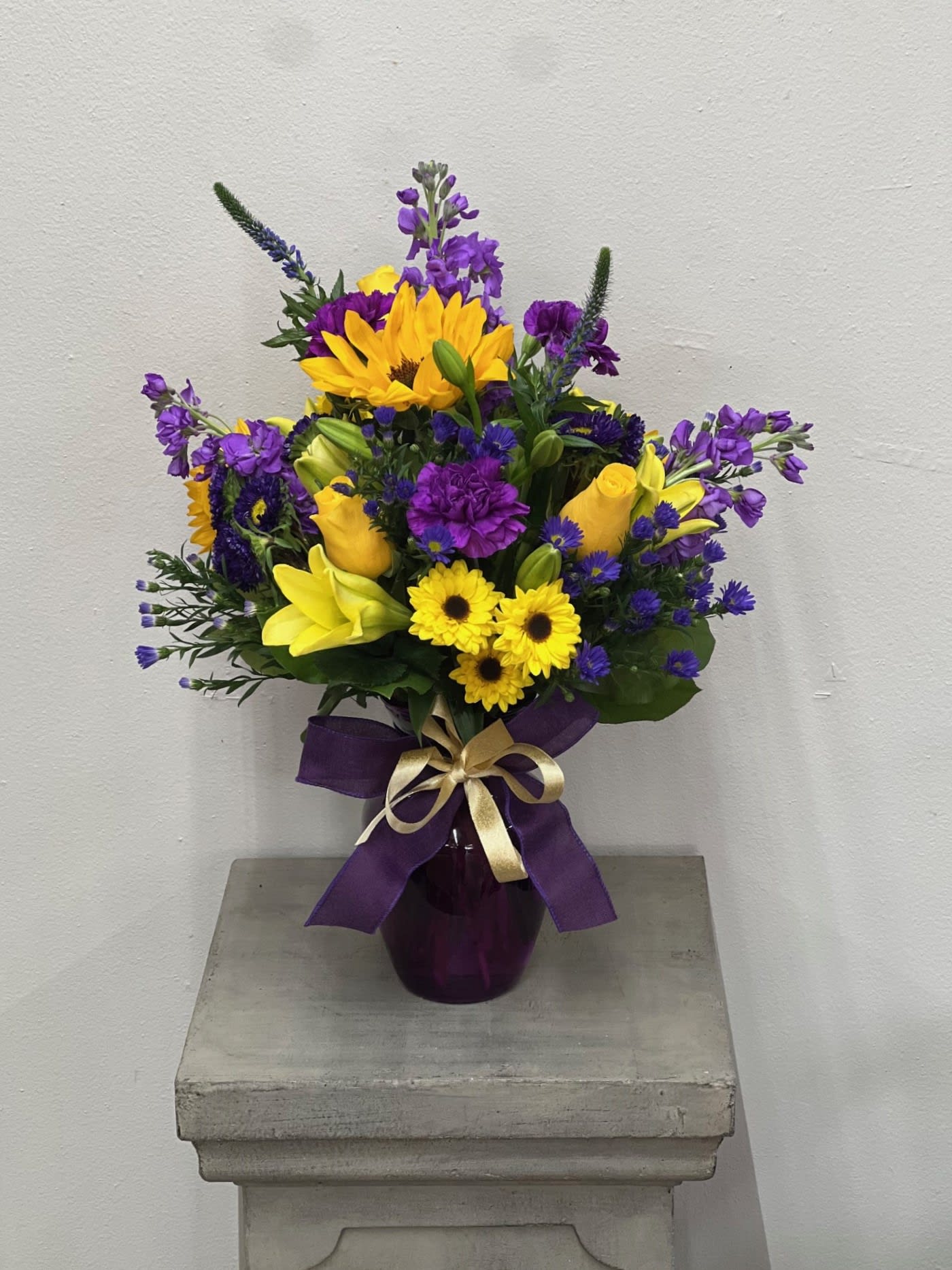 LSU Pride Bouquet - Yellow and purple, the perfect combination that is bright without being too much. Not only that but this one is for you LSU fans! 