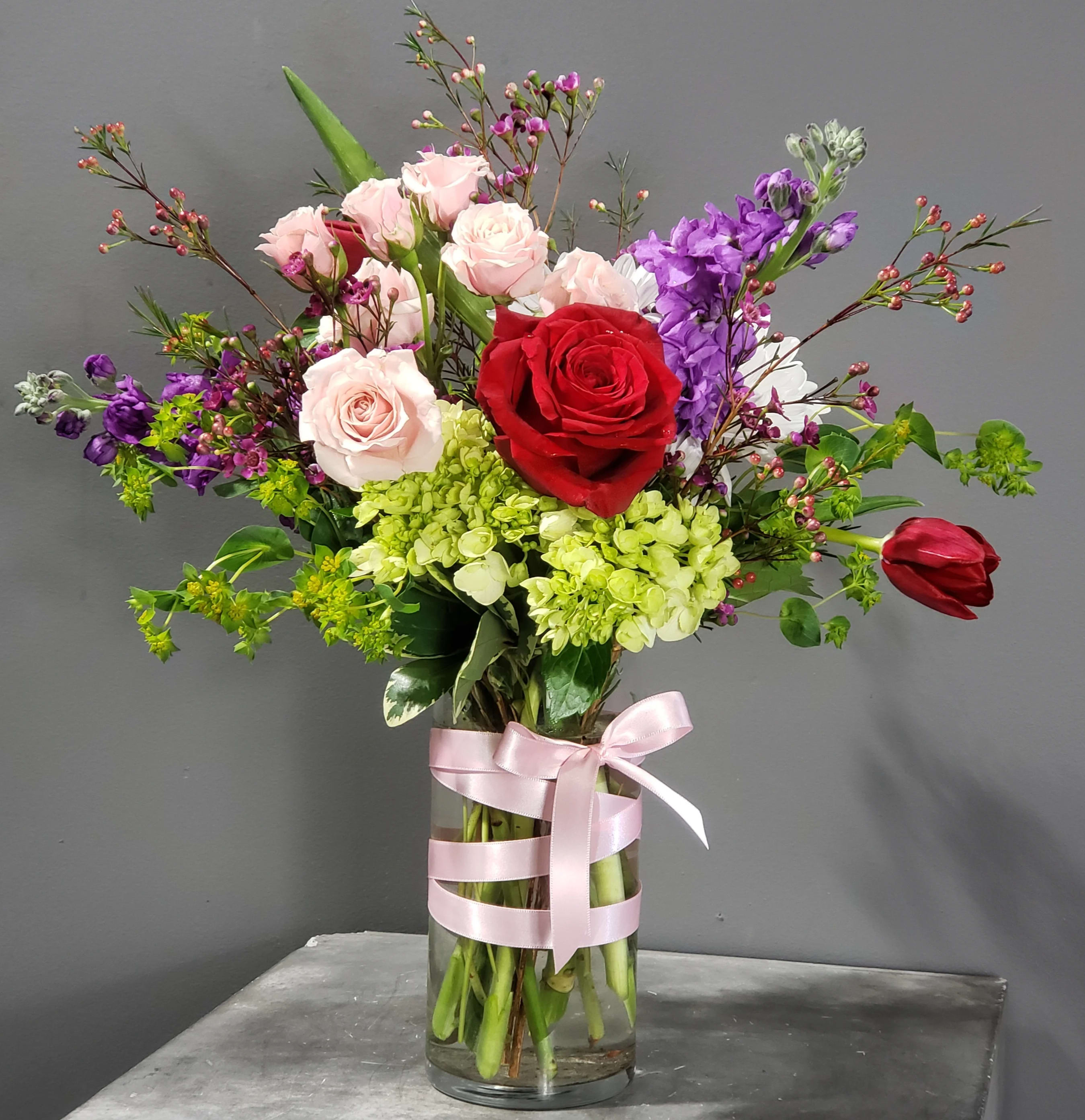 BFF - Celebrating a friend in your life, whether it's their birthday, they got a promotion at work or just because, this is the perfect arrangement to do just that! Let your friends know you love them and thinking of them with this creative design!