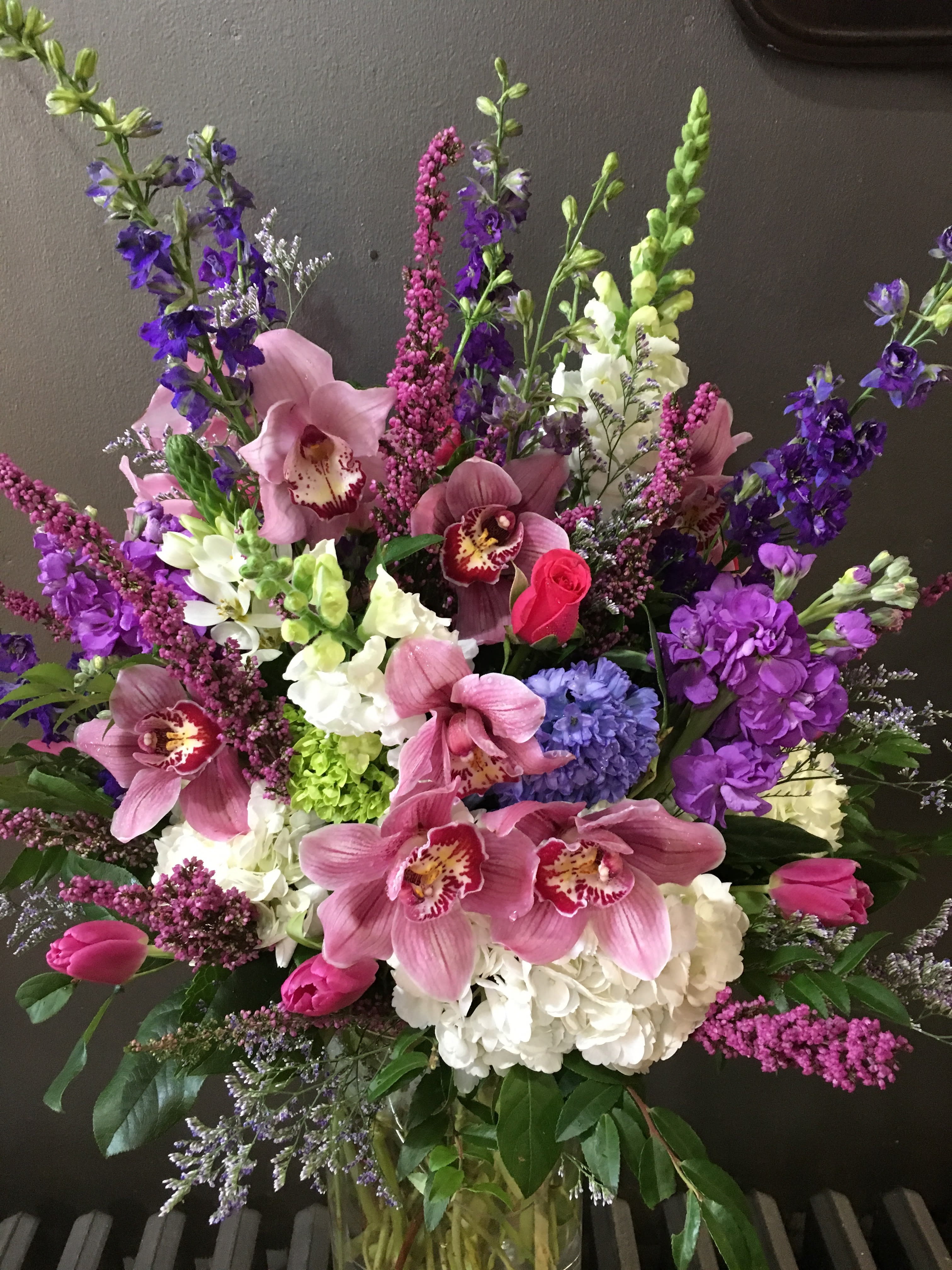 Funeral Vase - A tall stunning vase for a funeral that can easily be brought home.