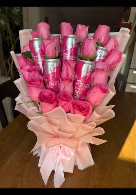 Pink roses with red bull - 25 roses with 6 red bulls