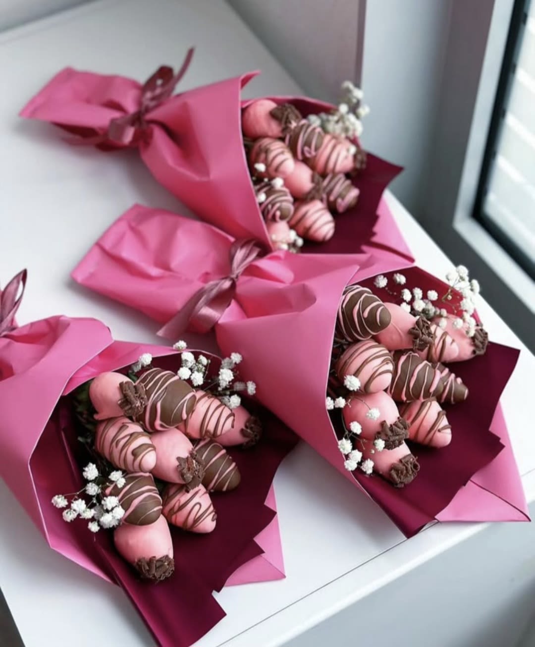 Pink Passion Bouquet - A charming collection of 10 hand-dipped strawberries designed to steal hearts. This bouquet features a sophisticated palette of soft pink and intense dark chocolate, creating a beautiful contrast against our signature red base. Each berry is artisanal and fresh, offering a mix of creamy sweetness and bold cacao flavor. It’s the perfect size for a meaningful Valentine’s surprise.