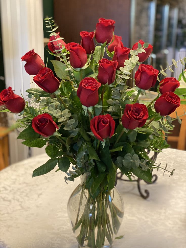 Red Roses Never fails Floral Vase - The perfect vase with red roses and greens for your loved one a super romantic gift for them available in different sizes  