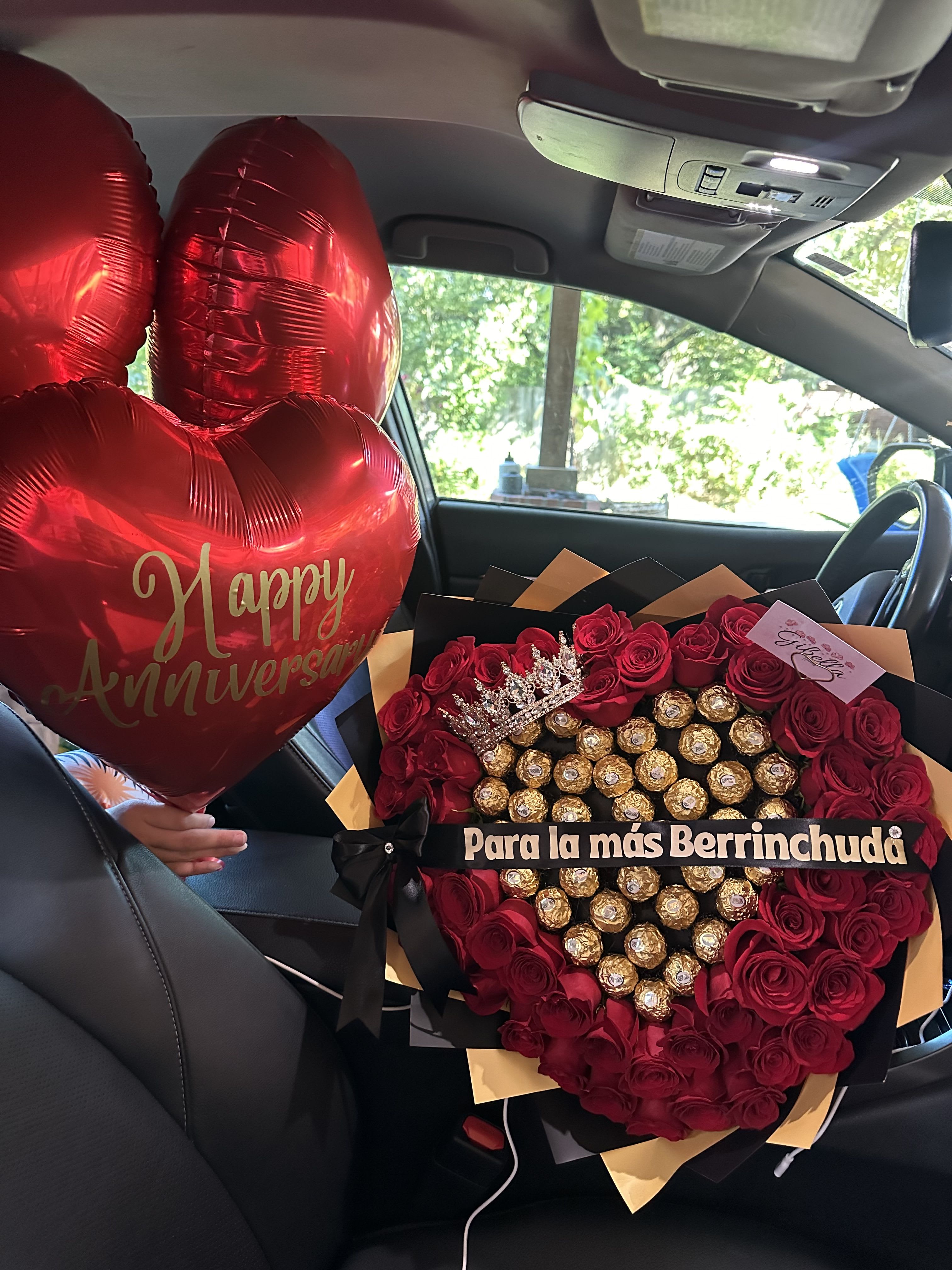 Sweet ferrero - Roses and Ferreros bouquet️ only!!  Not crown ribbon or ballon’s included on the price, you can add them on the add ons  If you want to request a color wrapping of your choice please write it on the note part, if not you allow us to be creative, we always love to play with colors and wrapping. 